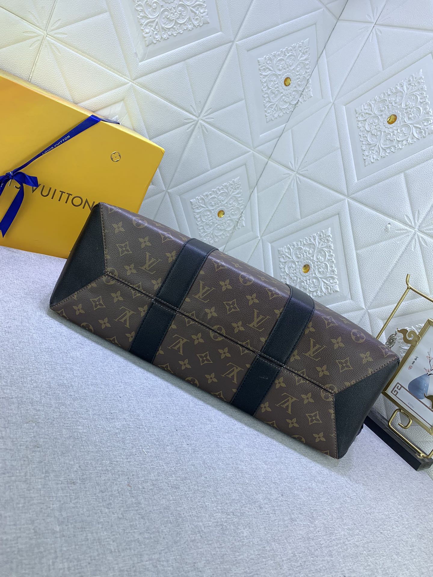 B12X44E350 Popular    leather bag 
