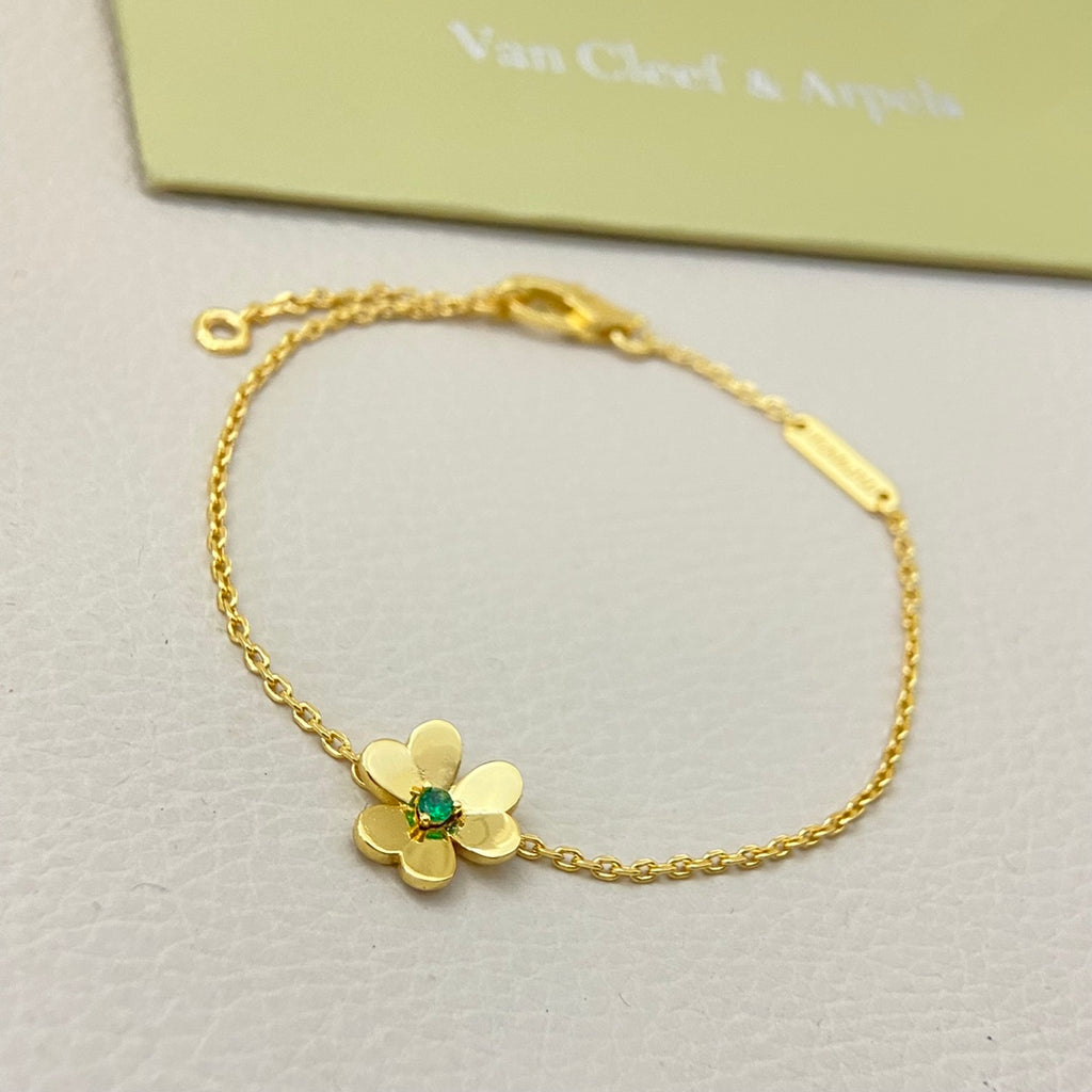 X5Q85VA251X Popular Necklace. Bracelets