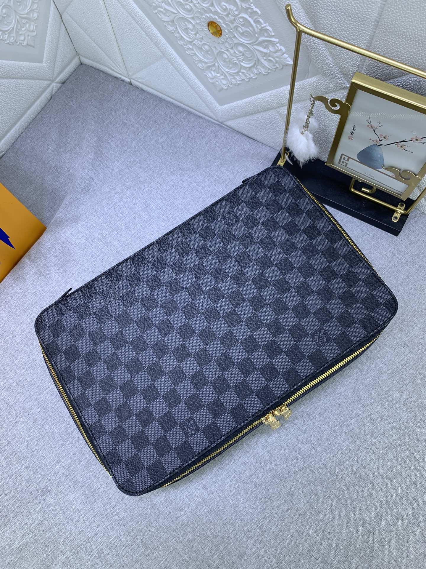 B1X34E272 Popular  leather bag 