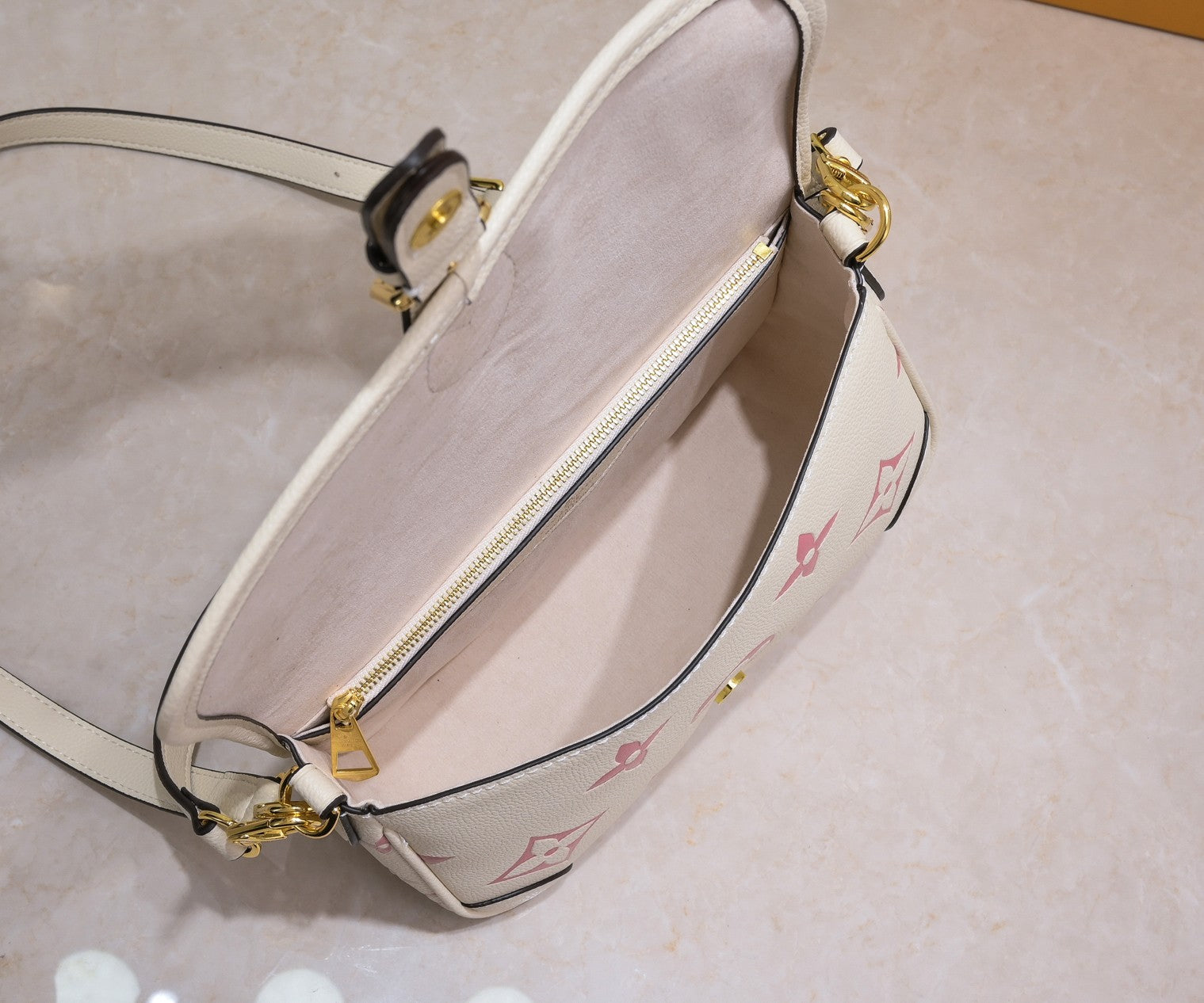 B1P36E40 Popular leather bag
