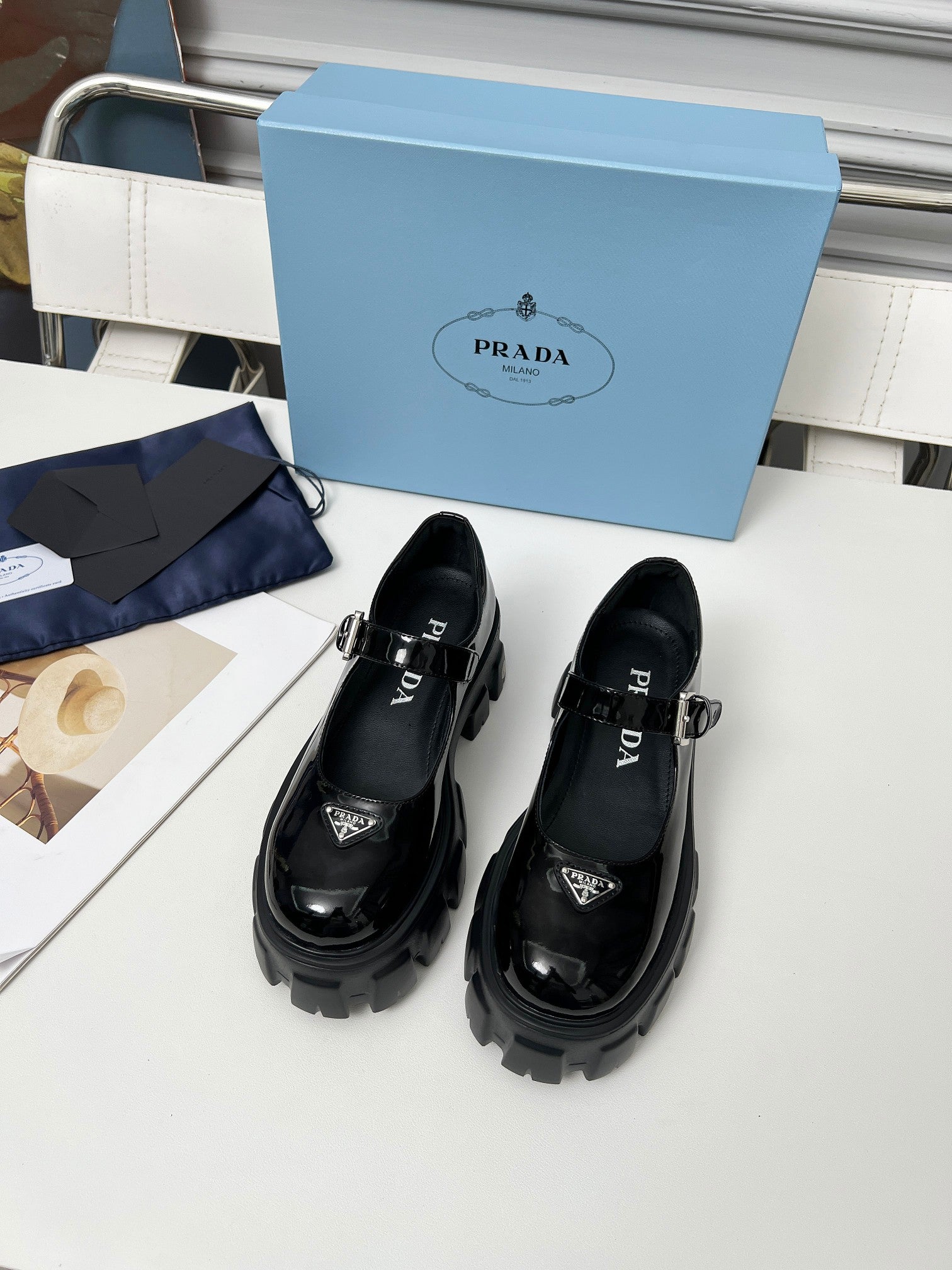 Z2Q95P143  Popular high-quality leather Shoes