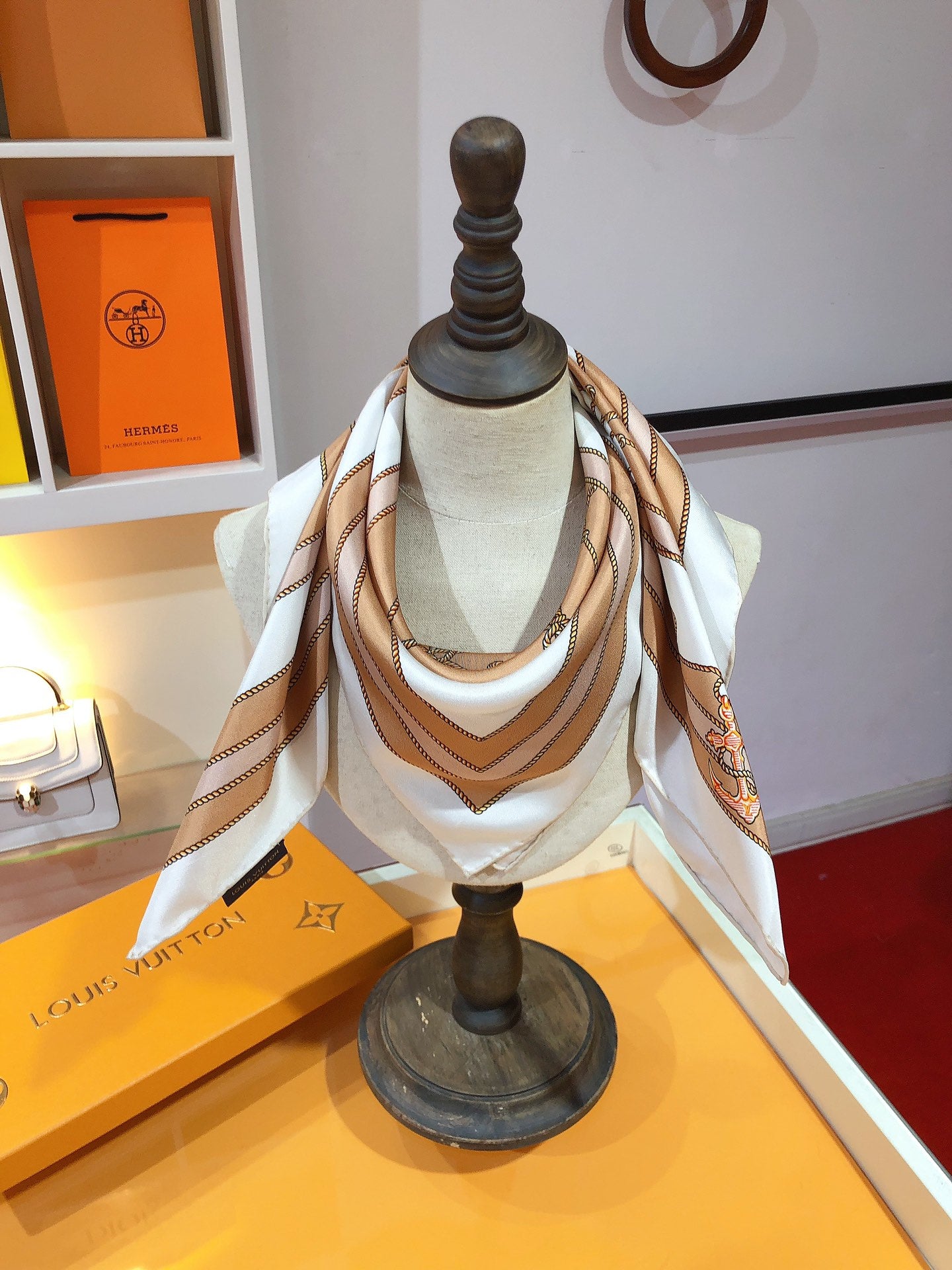 W1N36E3 Popular Silk Scarve