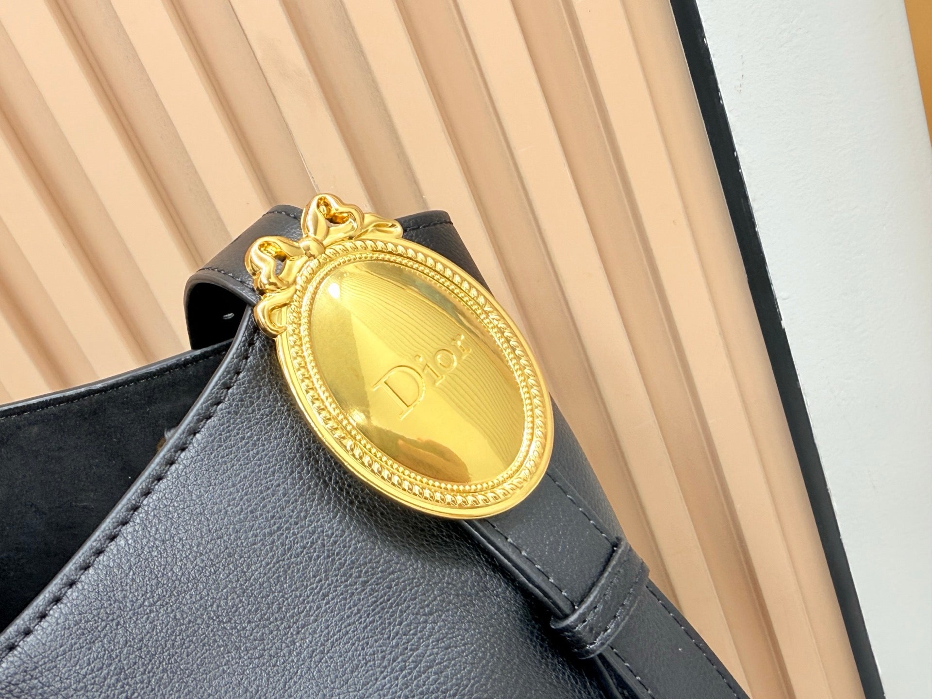 B1R76D45 Popular leather bag