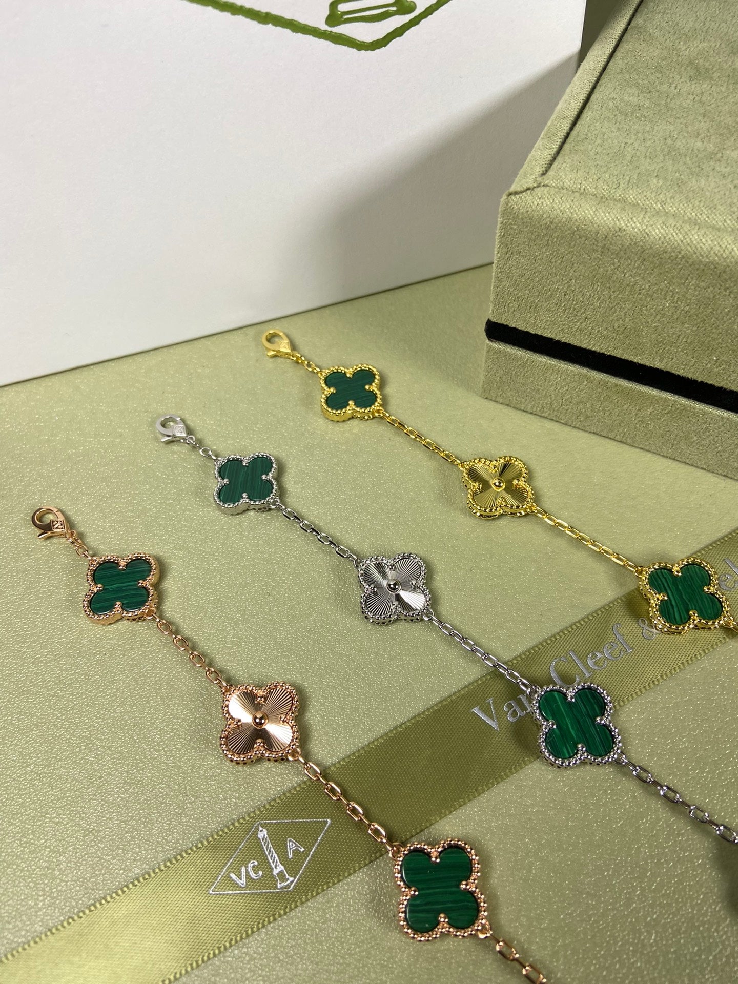 X5X94VA181K  Popular bracelets  5 flowers normal size1.5cm flower