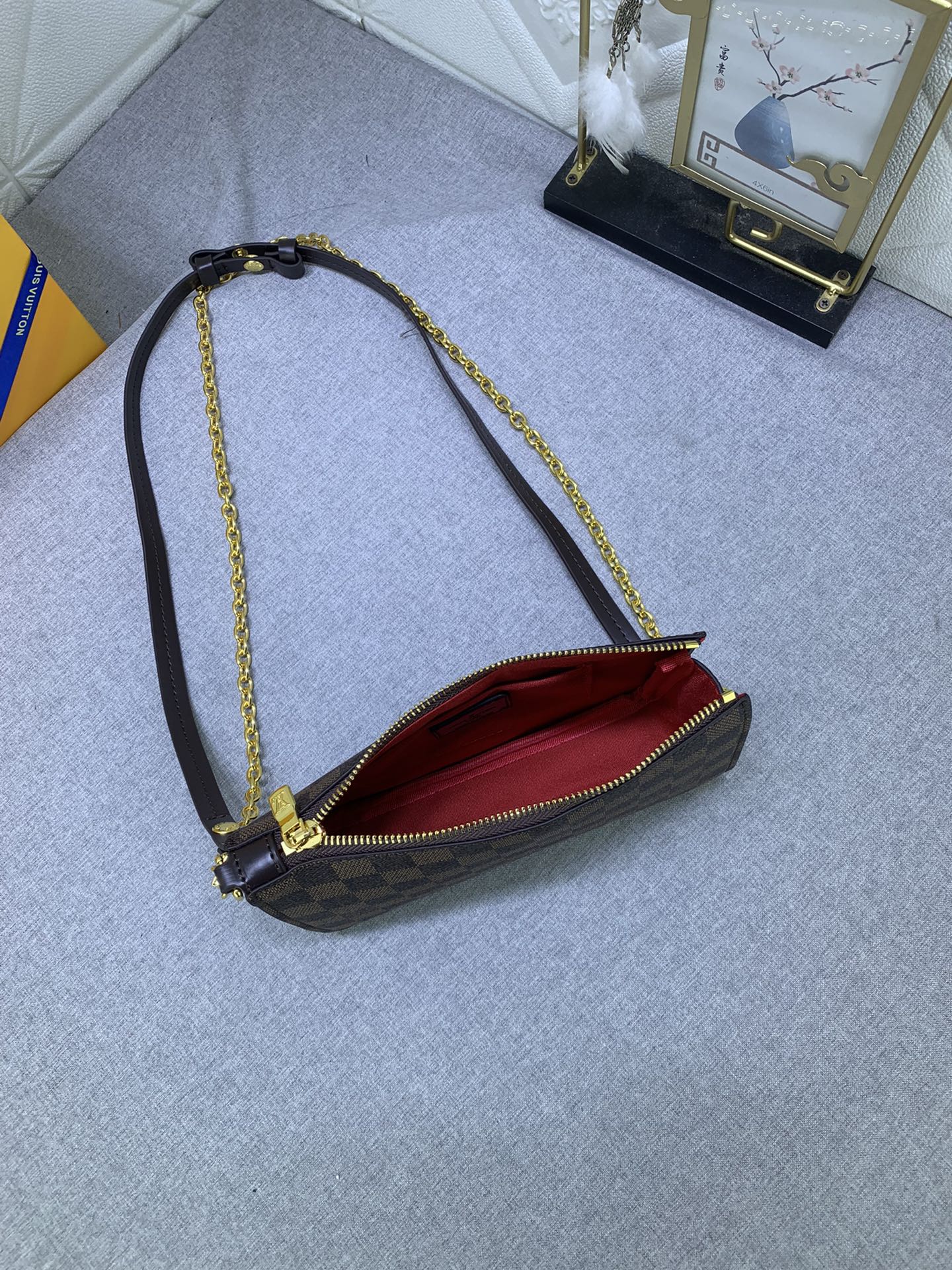 B1X34E275 Popular  leather bag 