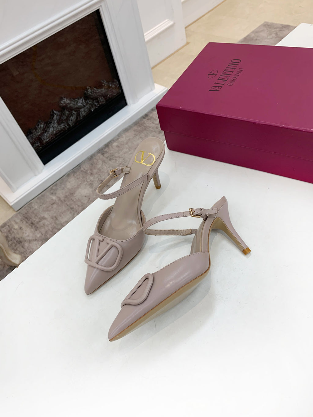 Z2YVL28 Popular leather  High heels