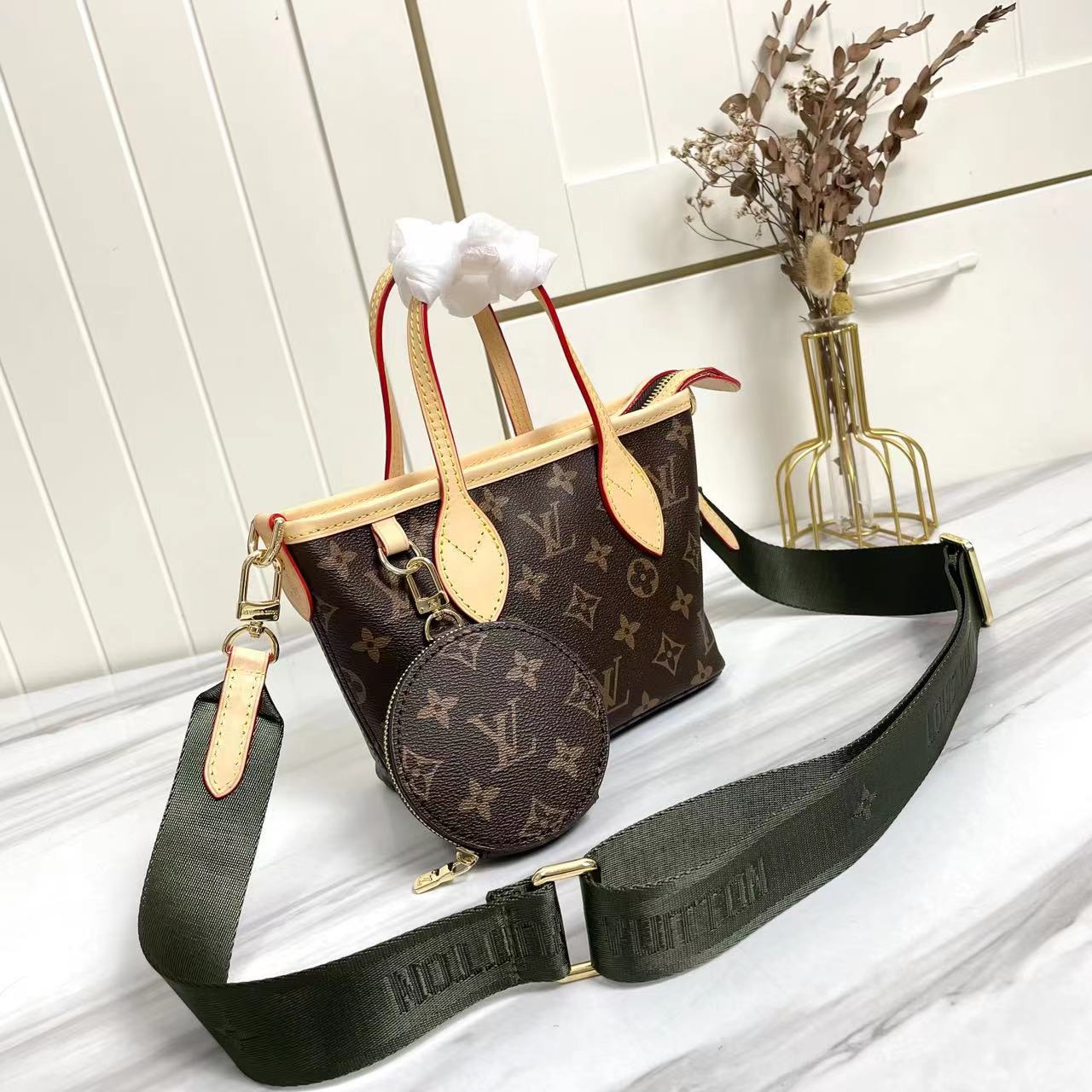 B12X93E85 Popular leather bag 