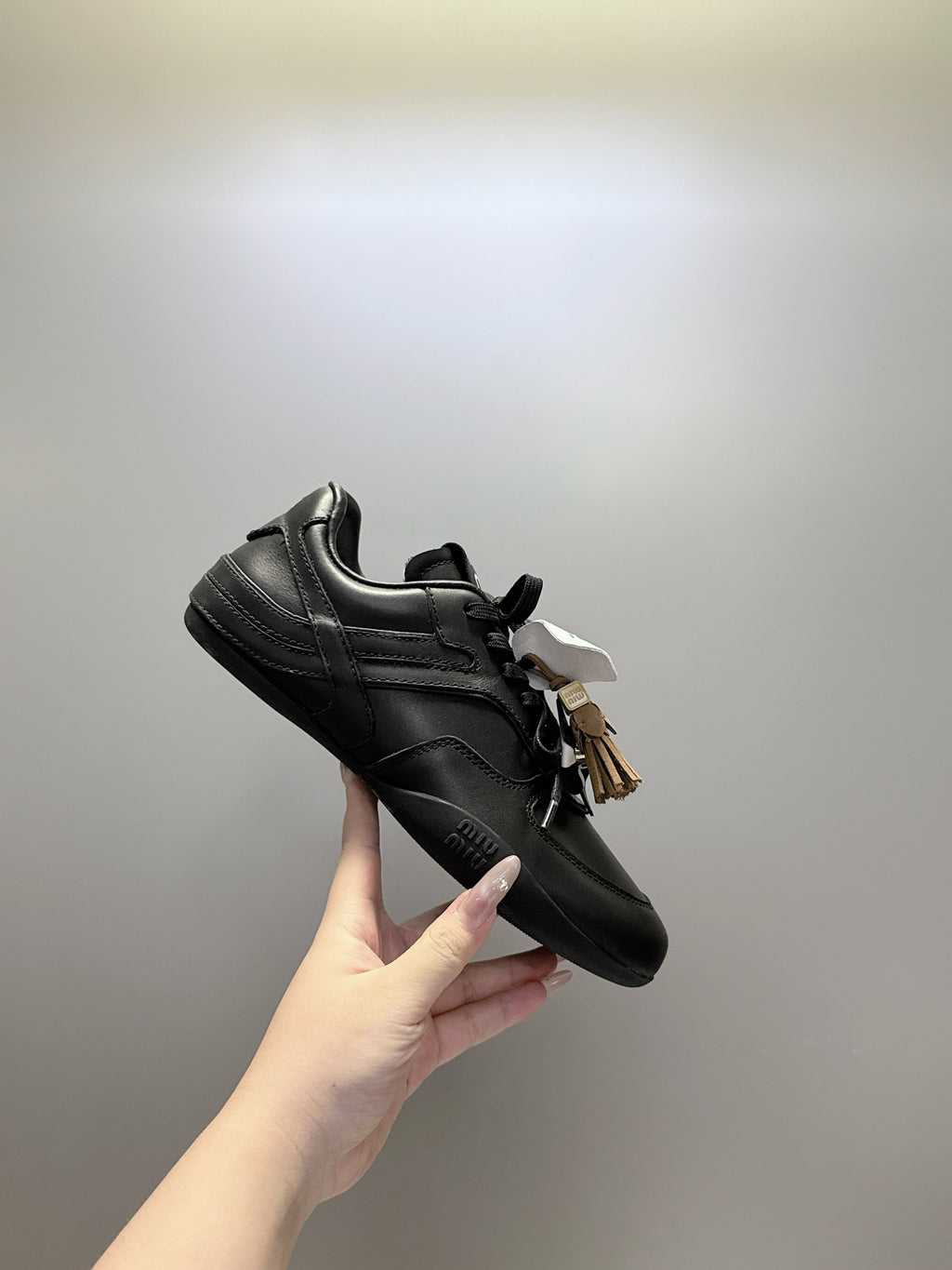 Z2Q105A261 Popular high-quality Shoes