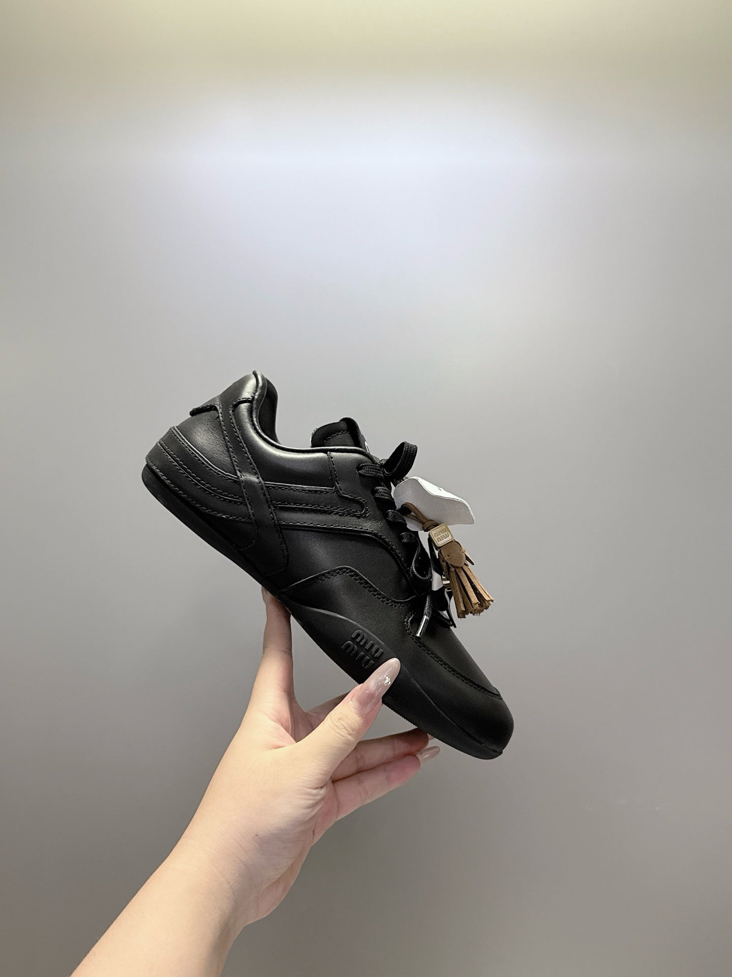 Z2Q105A261 Popular high-quality Shoes