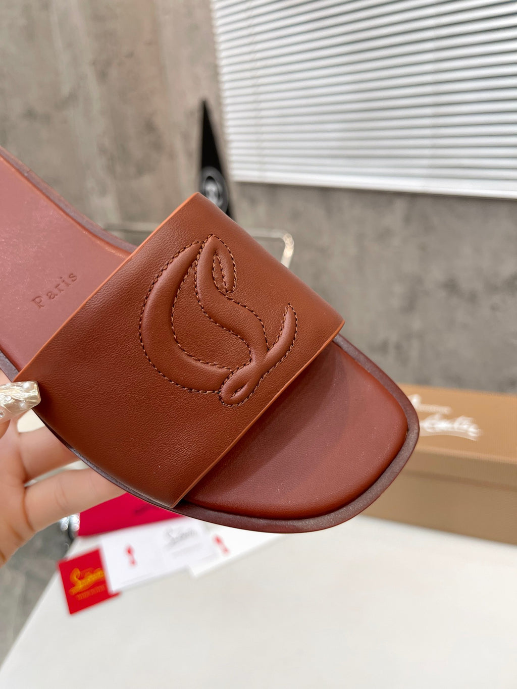Z2XA32 Popular leather Slippers
