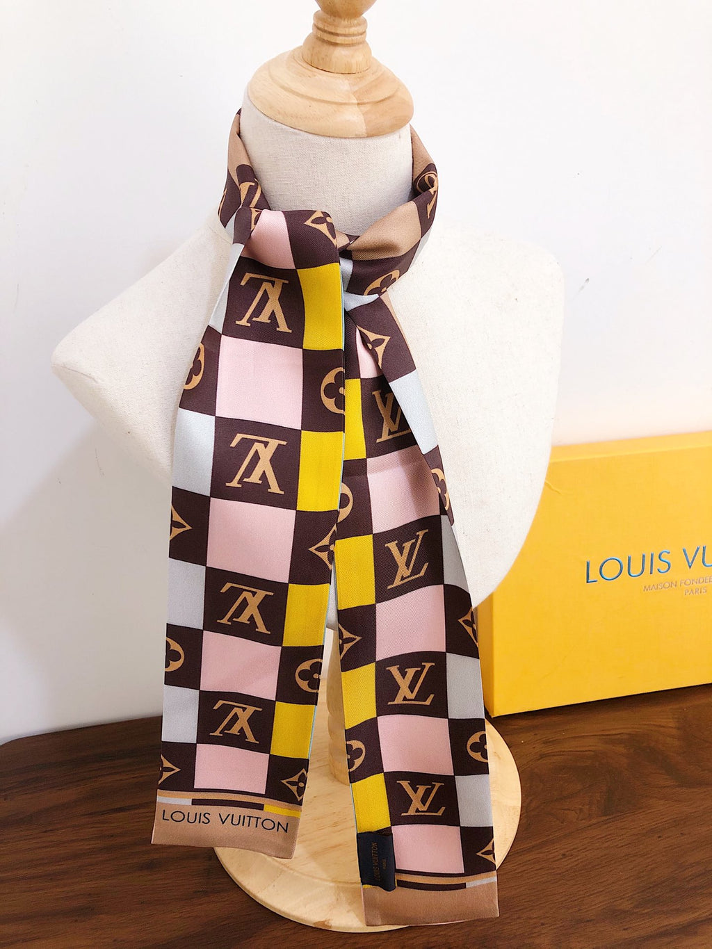 W1Z25E177  Popular Silk Scarve