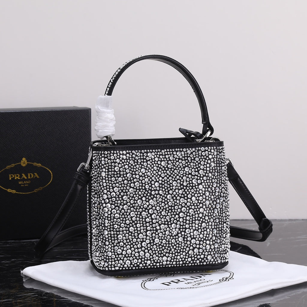 B12X44P265 Popular leather bag 