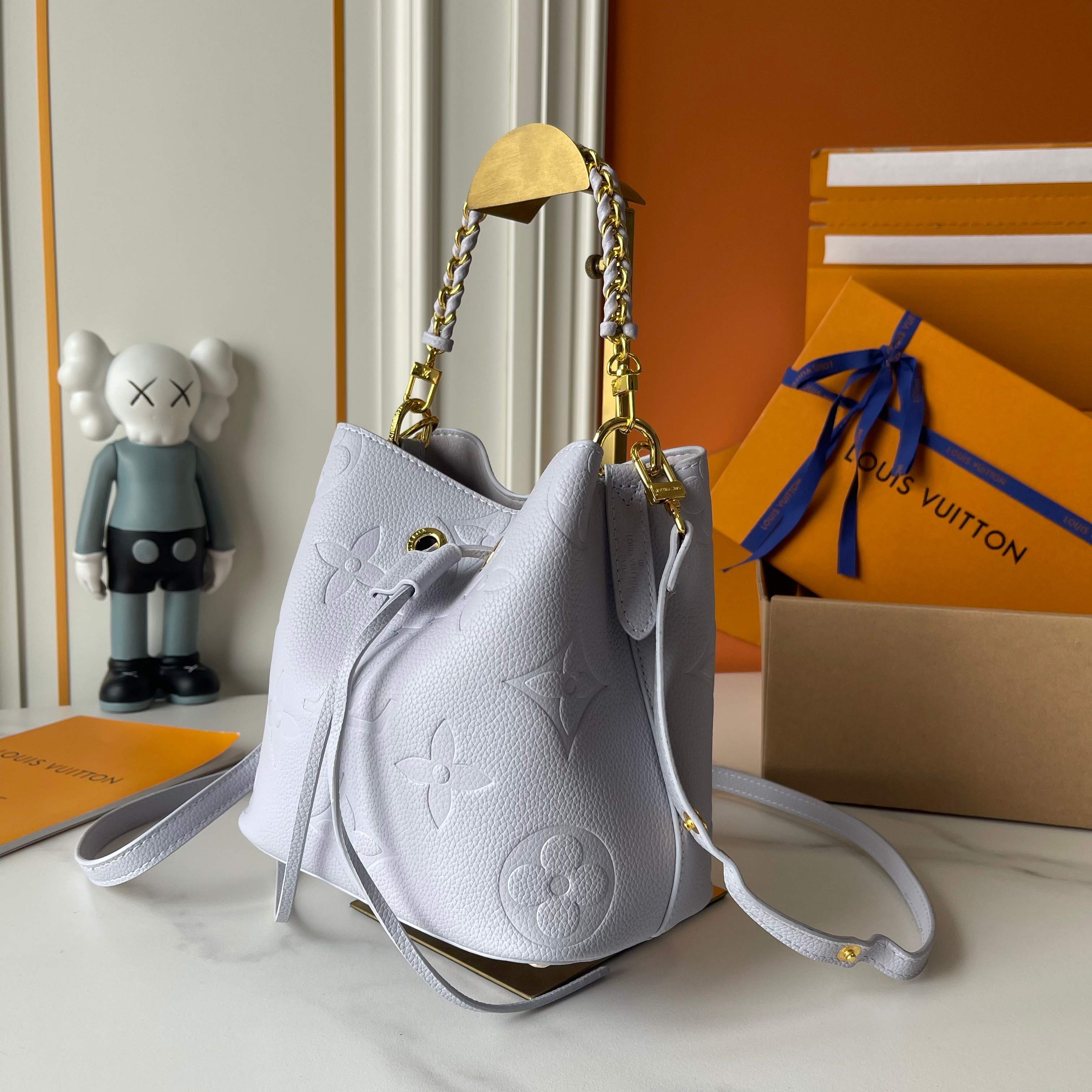 B1R15E33  Popular   leather bag