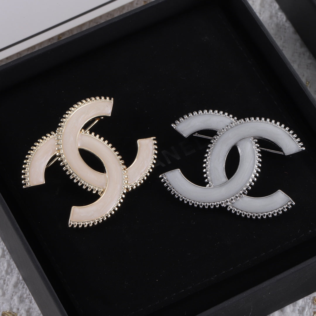 X14C781   Popular Brooch