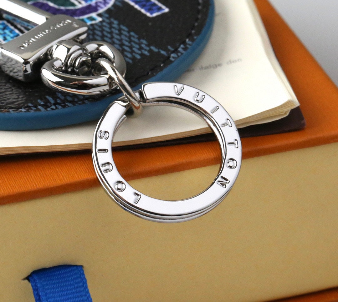 A1Z105E90 Popular bag 's charms accessories
