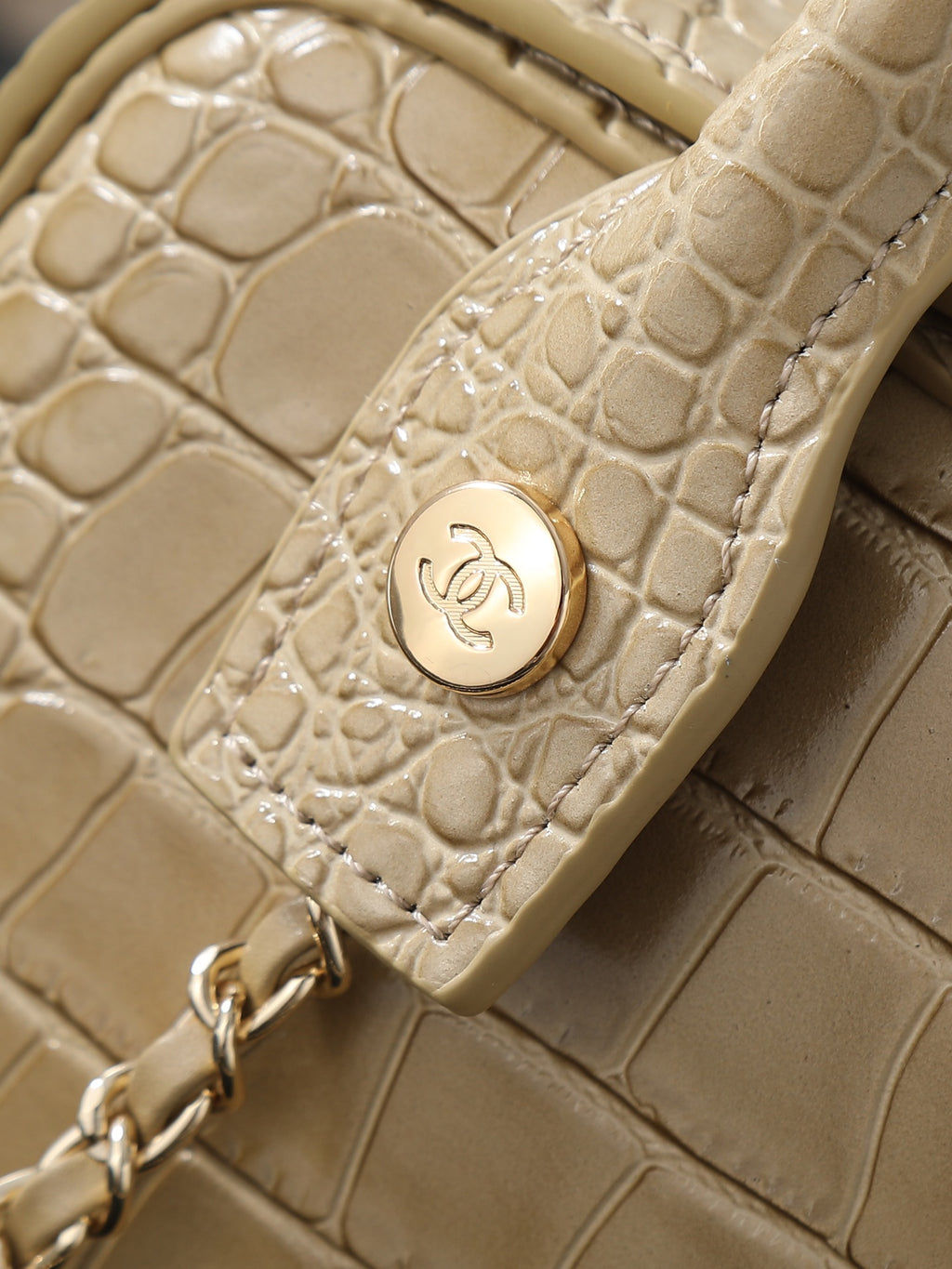 B1R76C22 Popular leather bag
