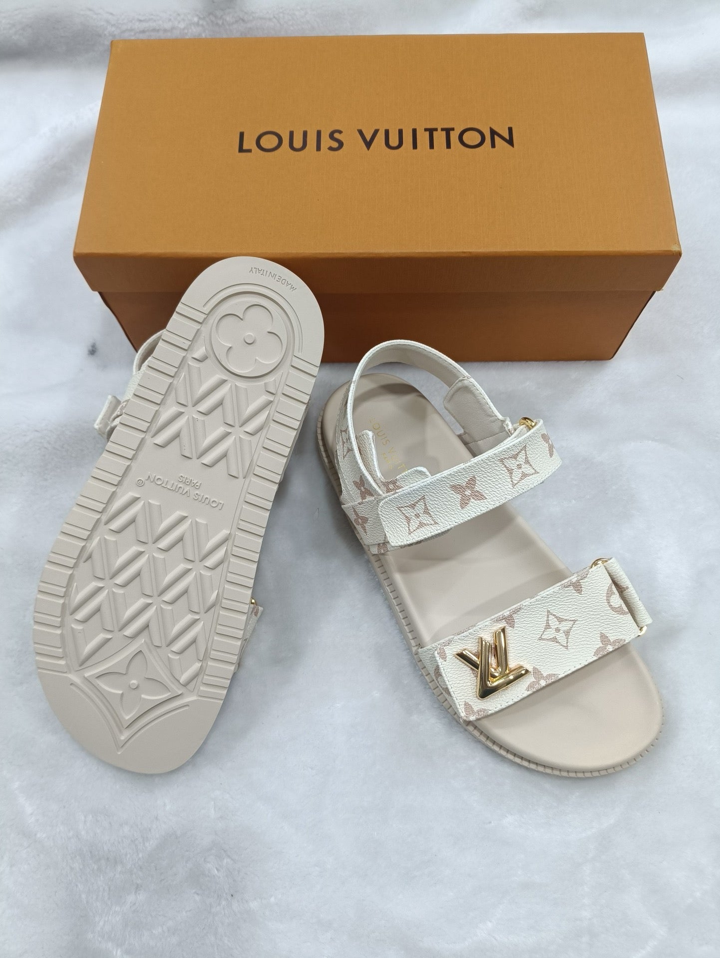 Z5LE211 Popular sandals