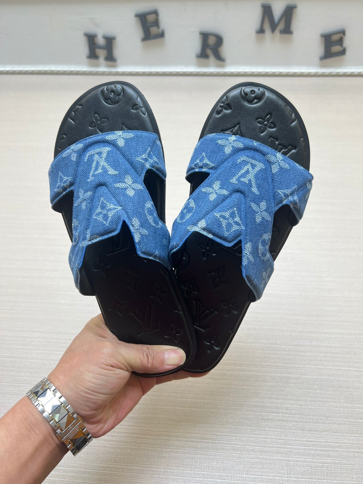 Z5ZE28 Popular slippers