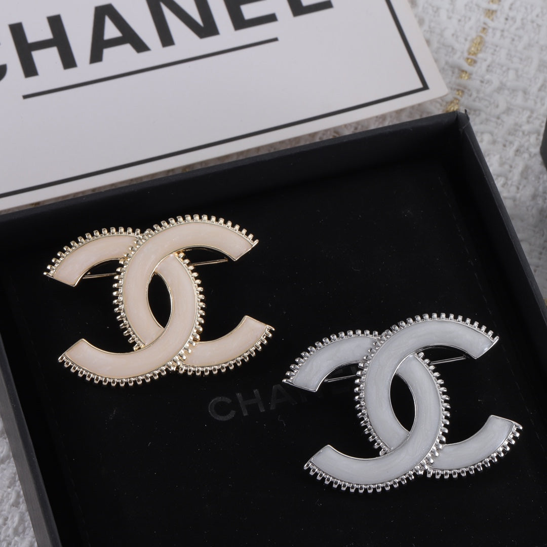 X14C781   Popular Brooch