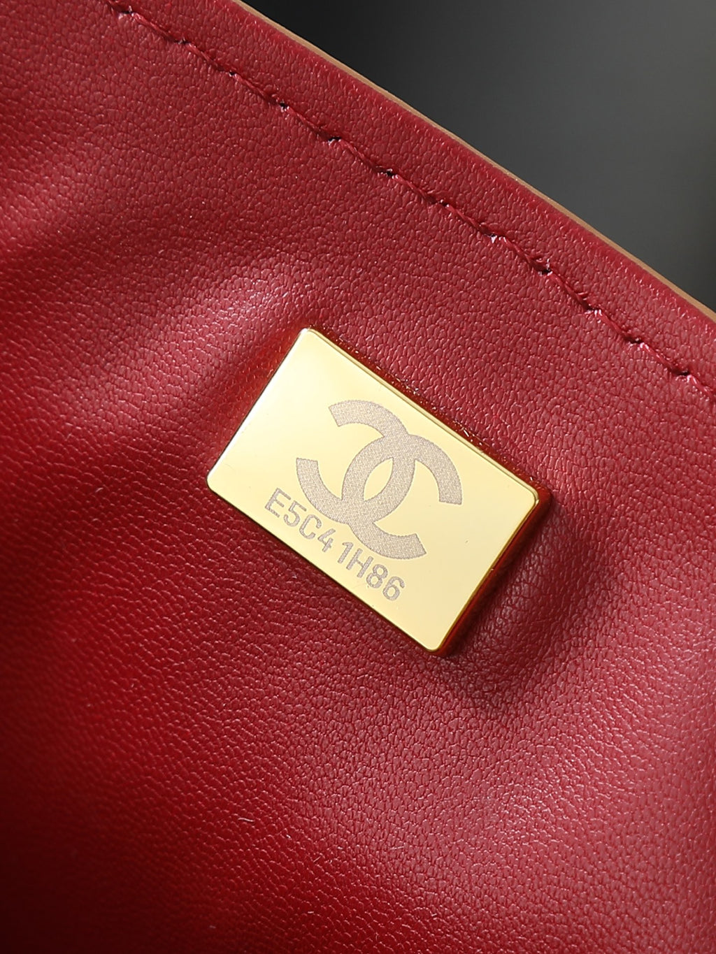 B1R76C22 Popular leather bag