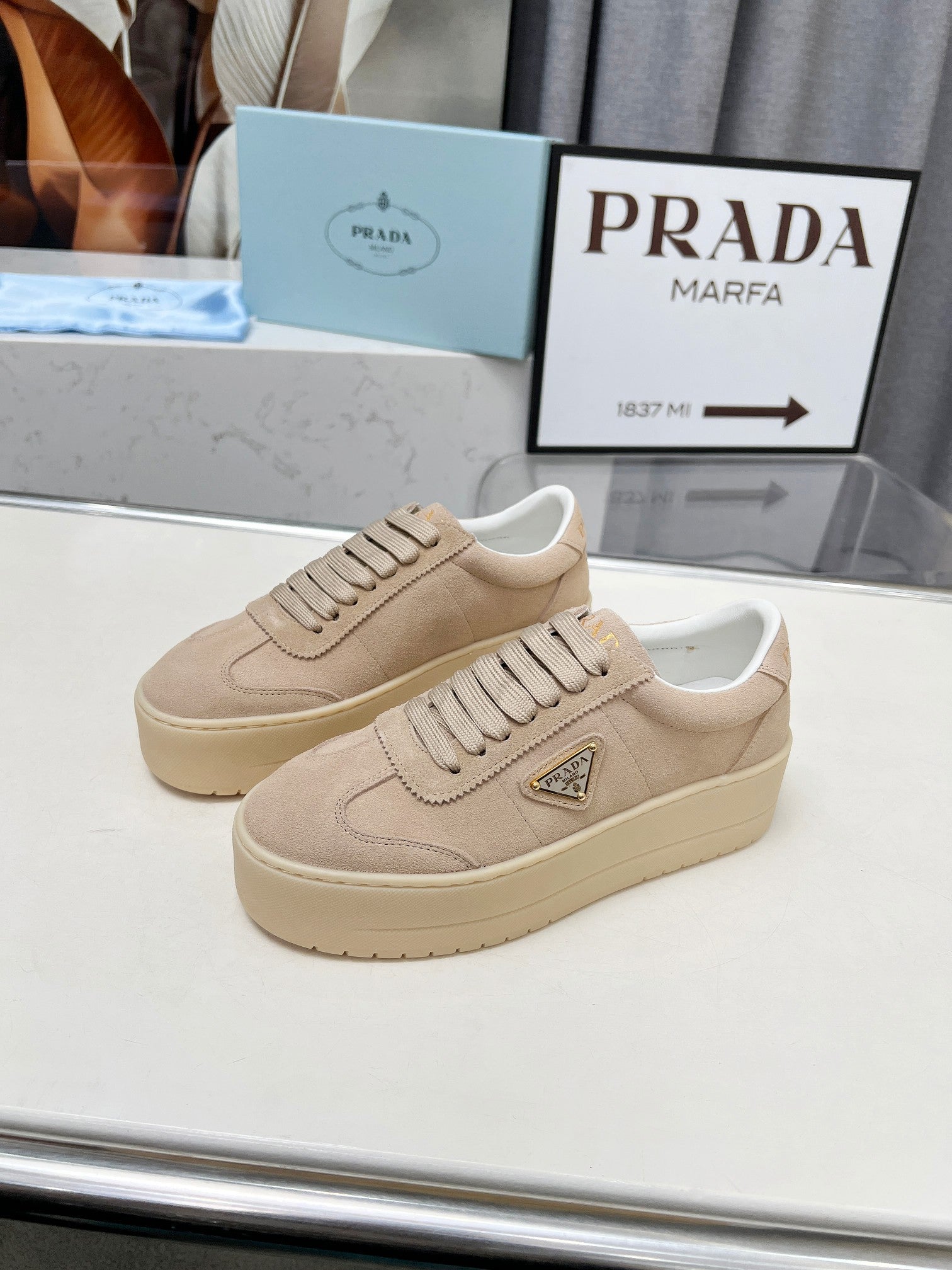Z2Q95P109 Popular high-quality  shoes