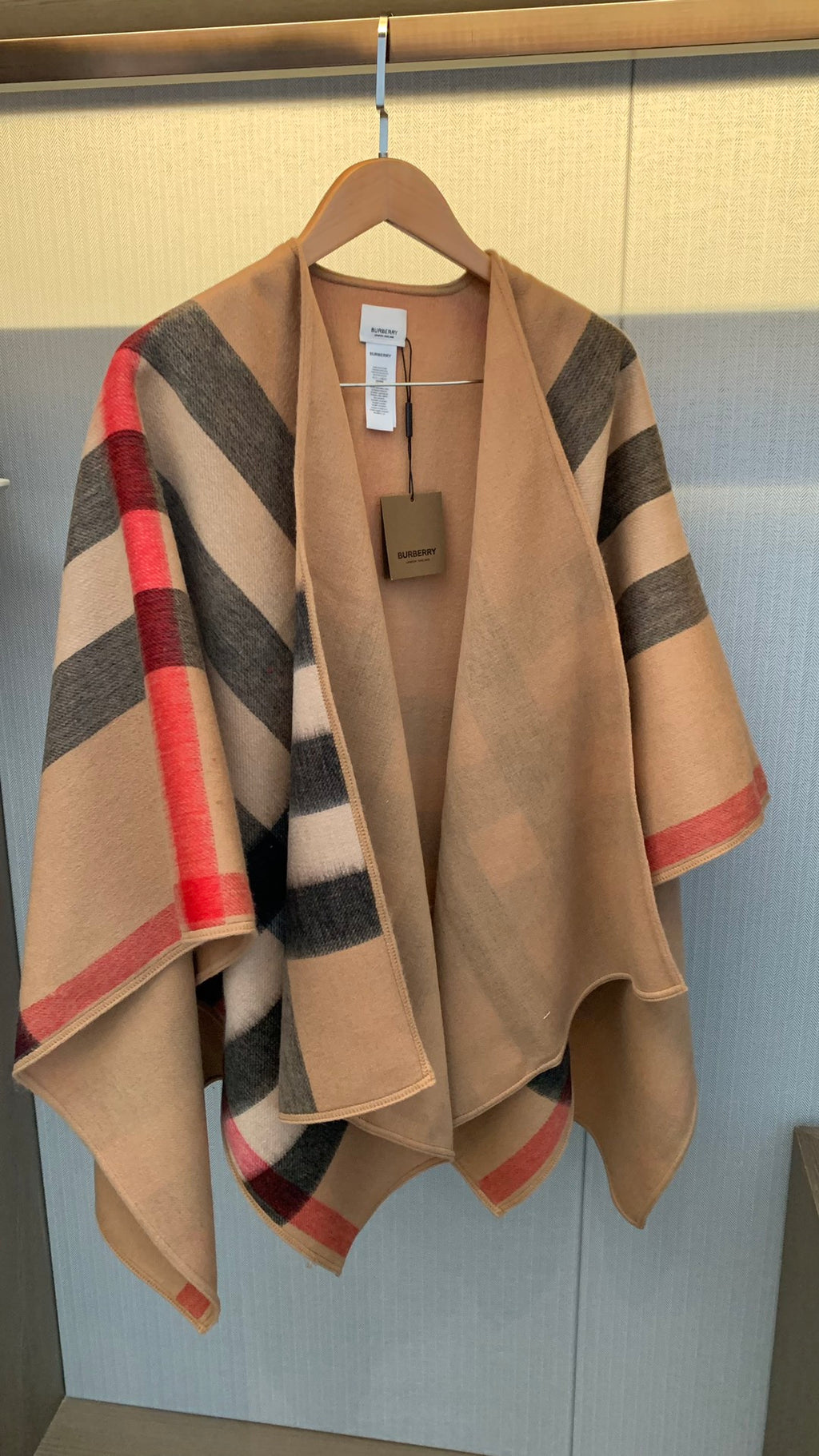 W1R86R56 Popular cape