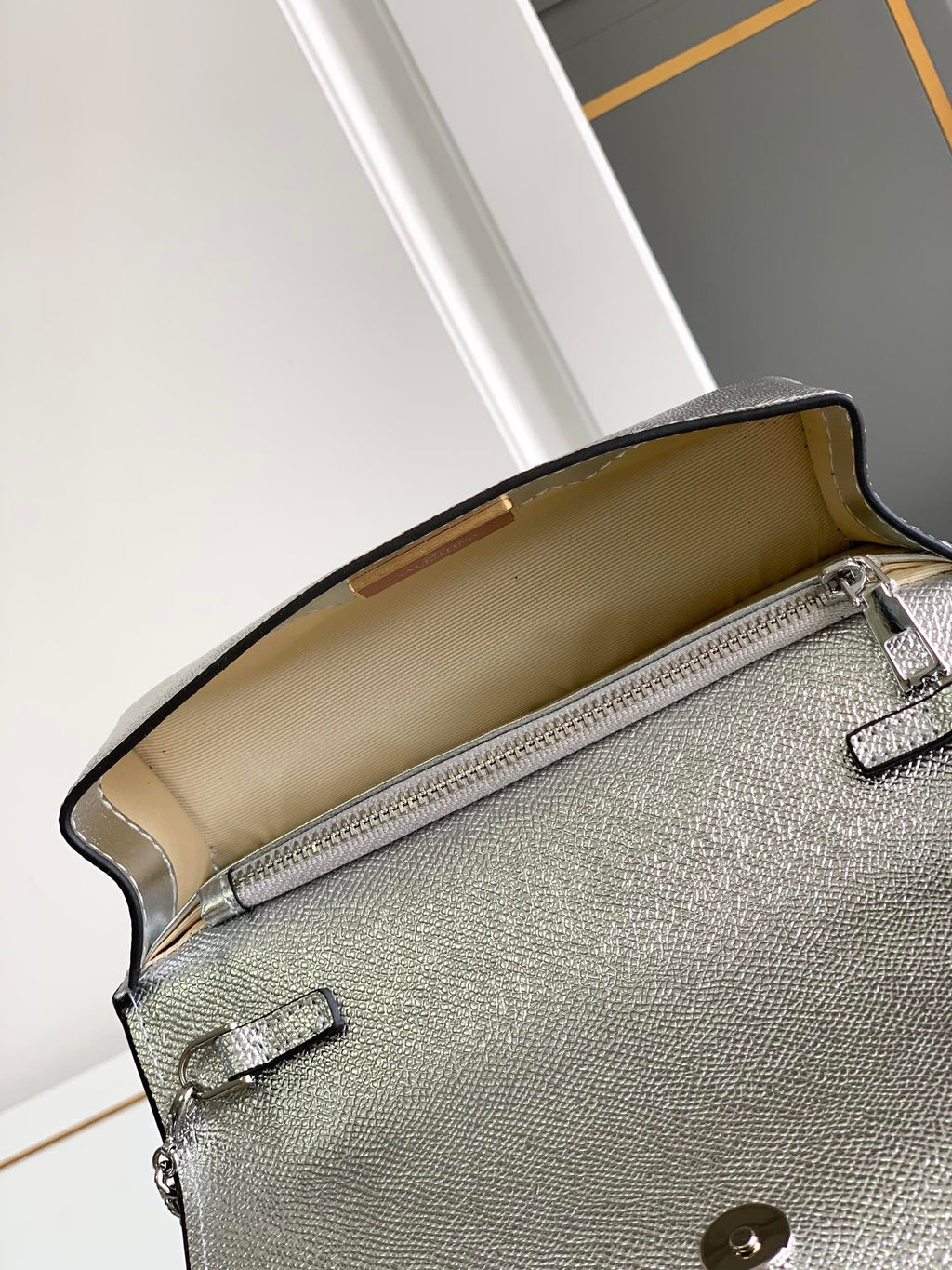 B1X44VL272 Popular leather bag 