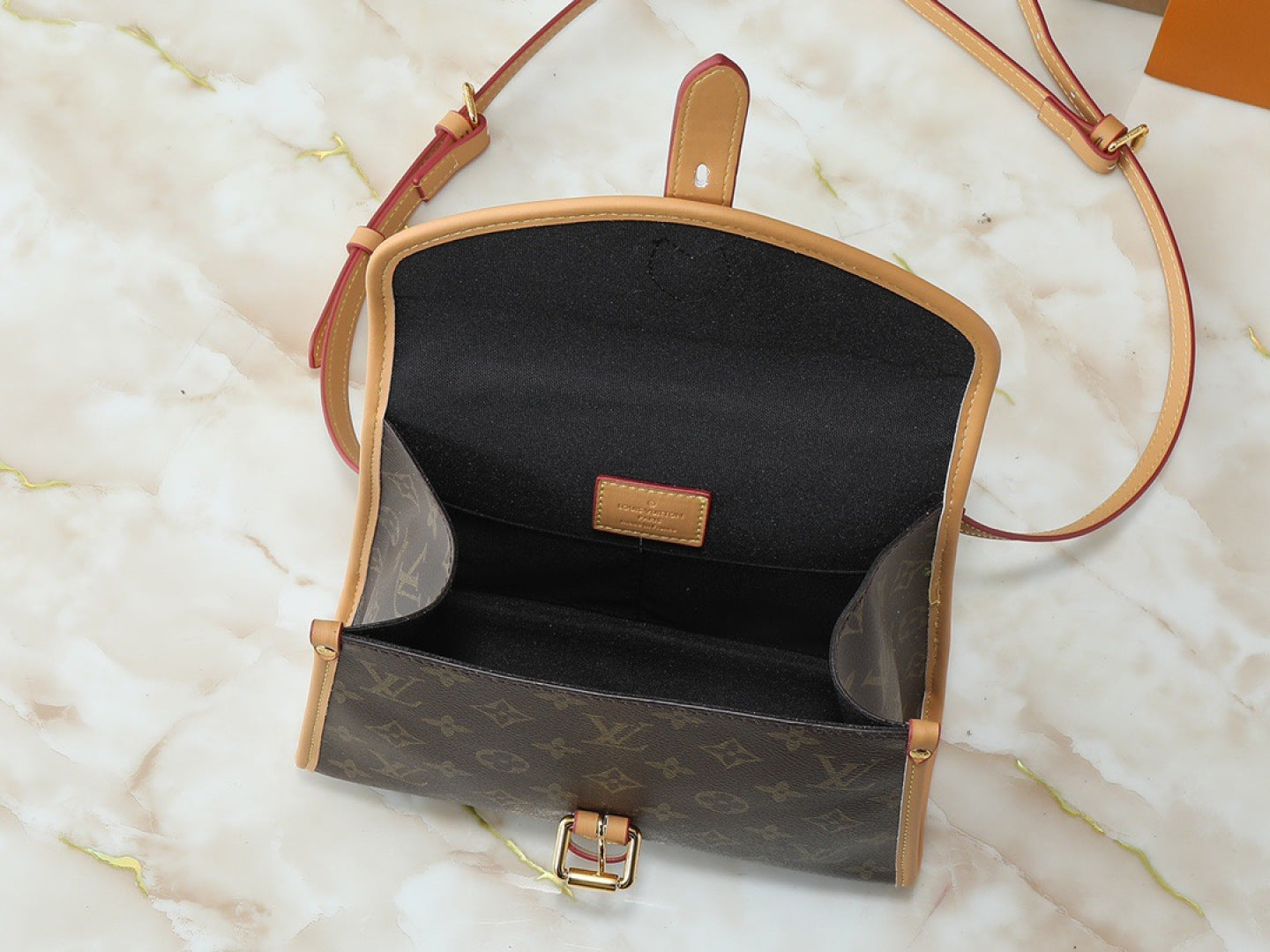 B1P36E76 Popular leather bag