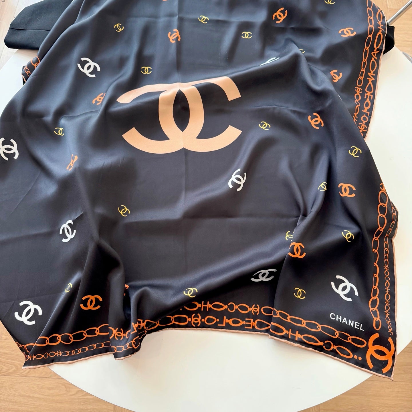 W1N4610 Popular Silk Scarve