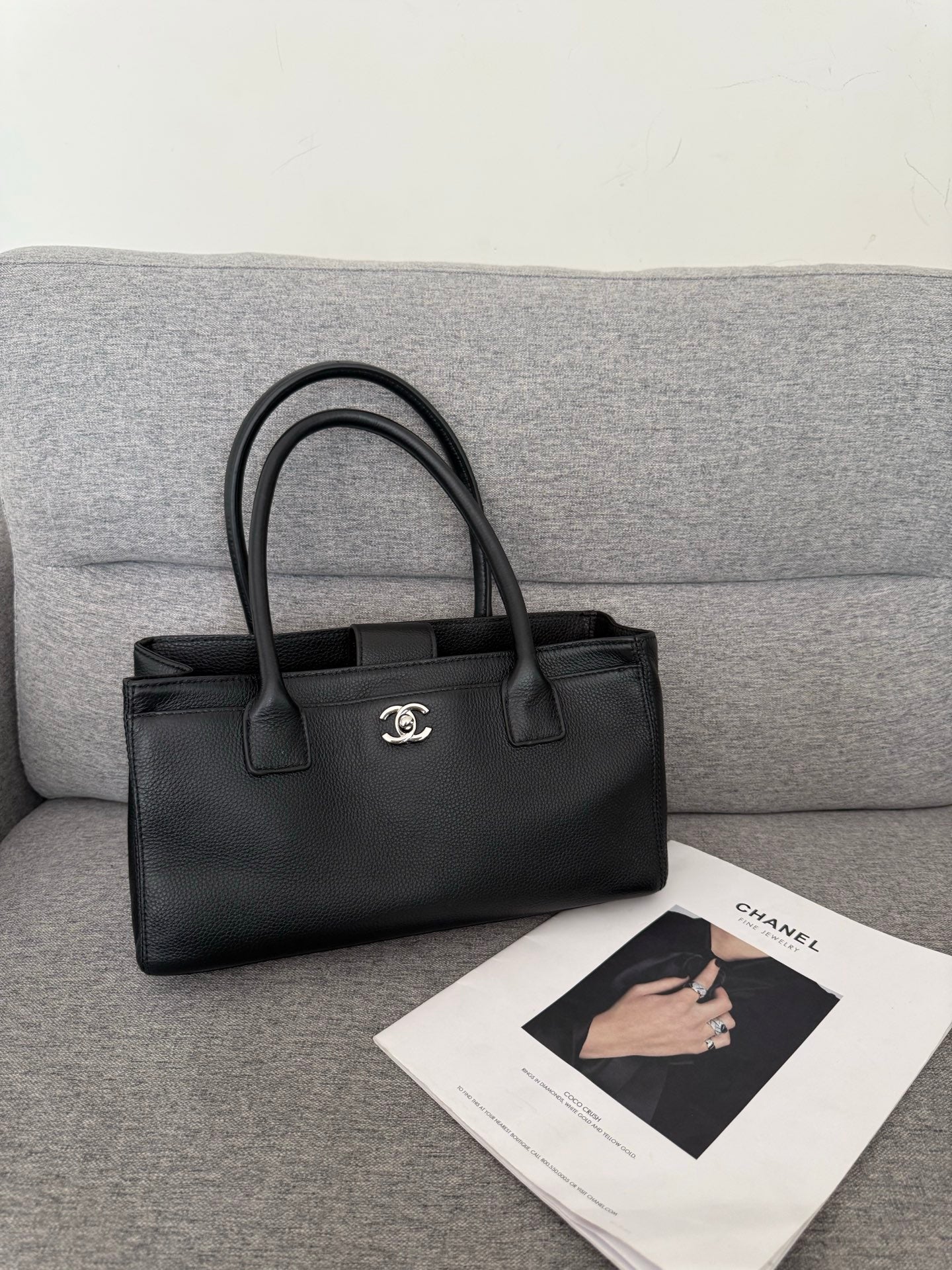 B1R76C37 Popular leather bag
