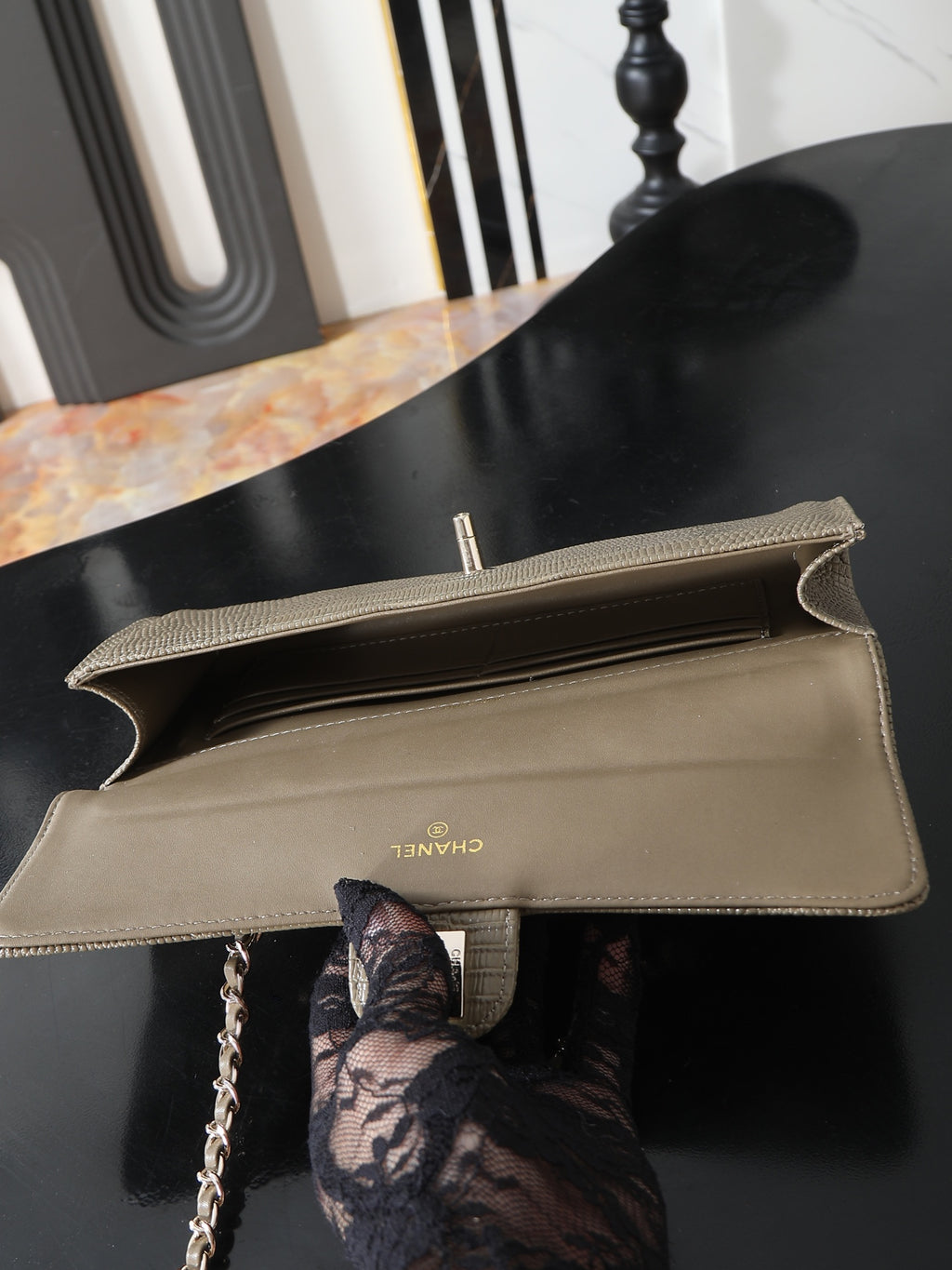 B1R76C23 Popular leather bag