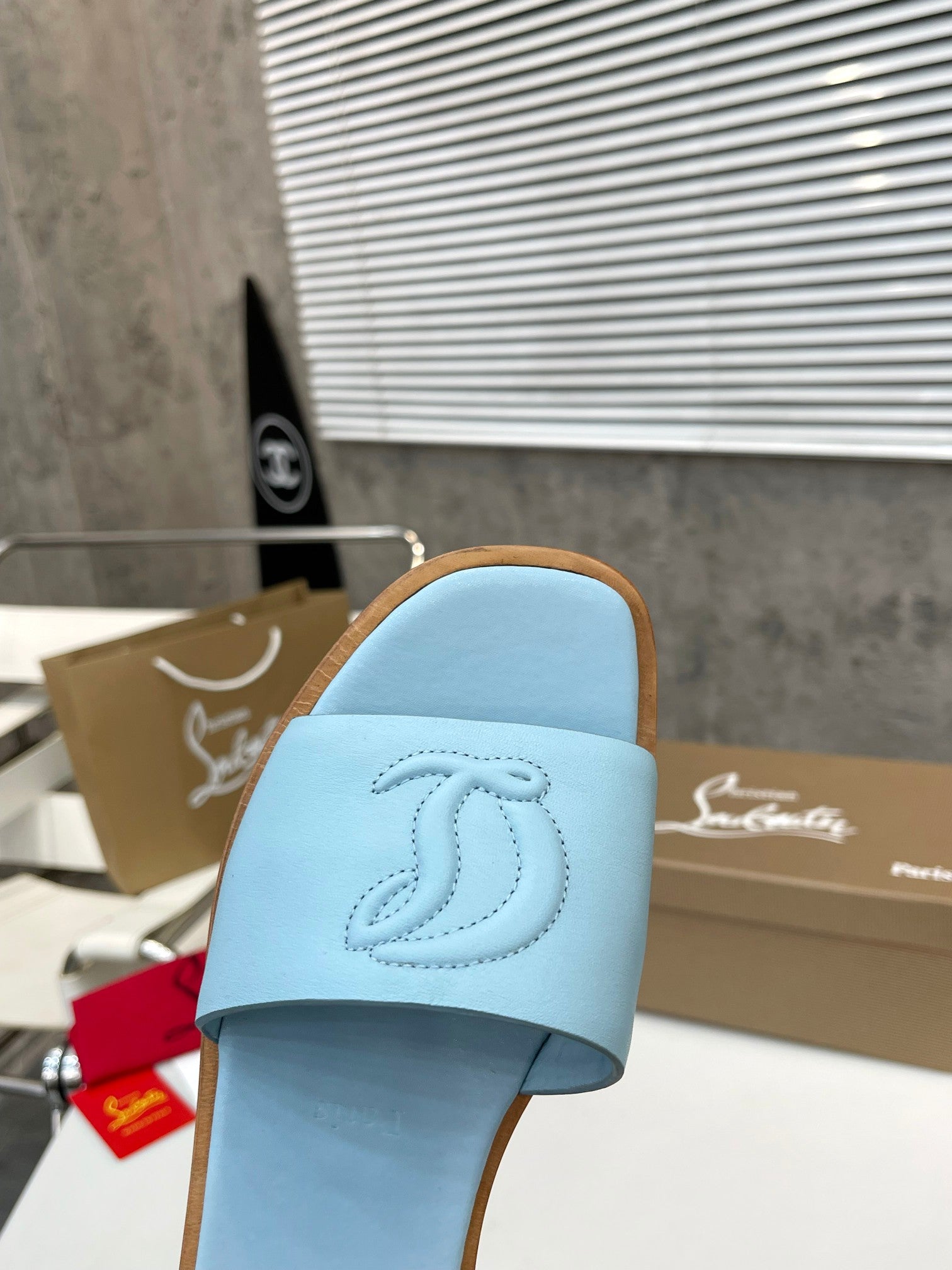 Z2XA29 Popular leather Slippers
