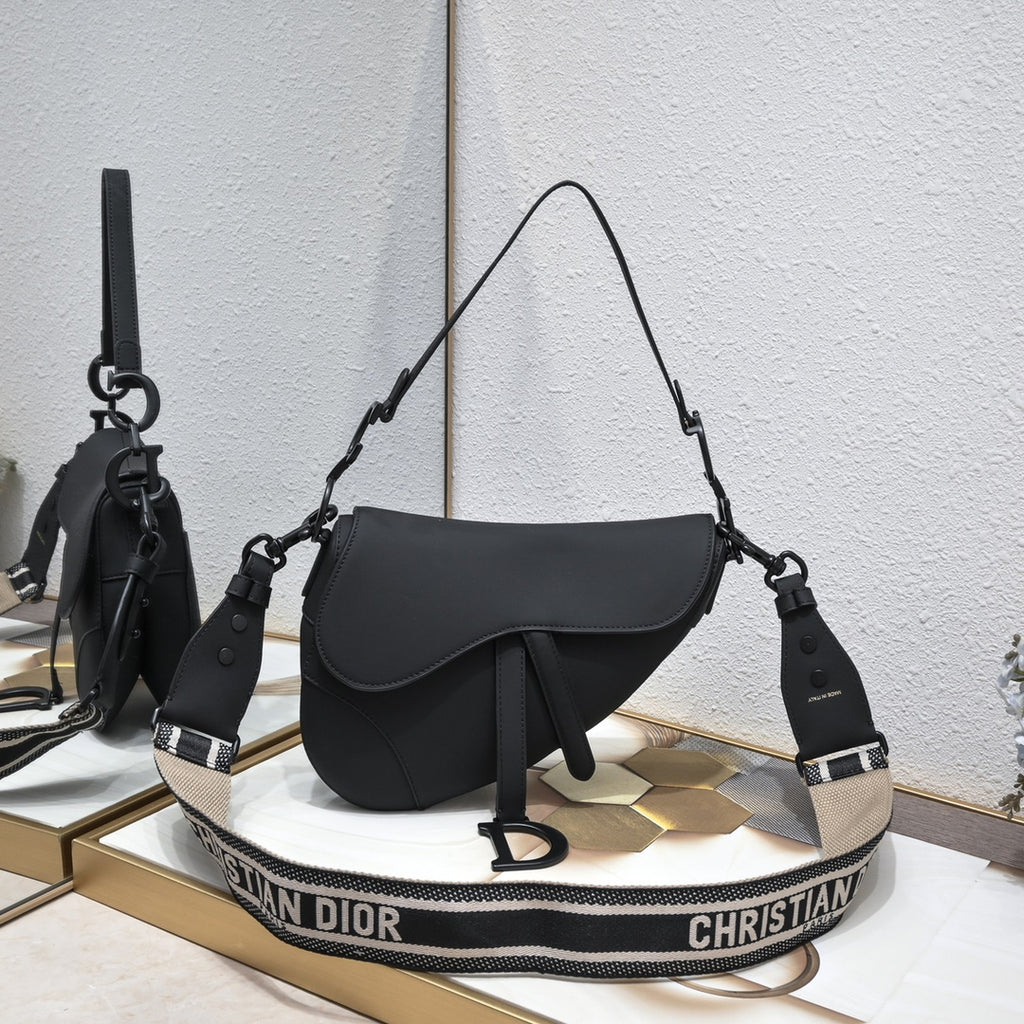 B1W35D115 Popular leather bag