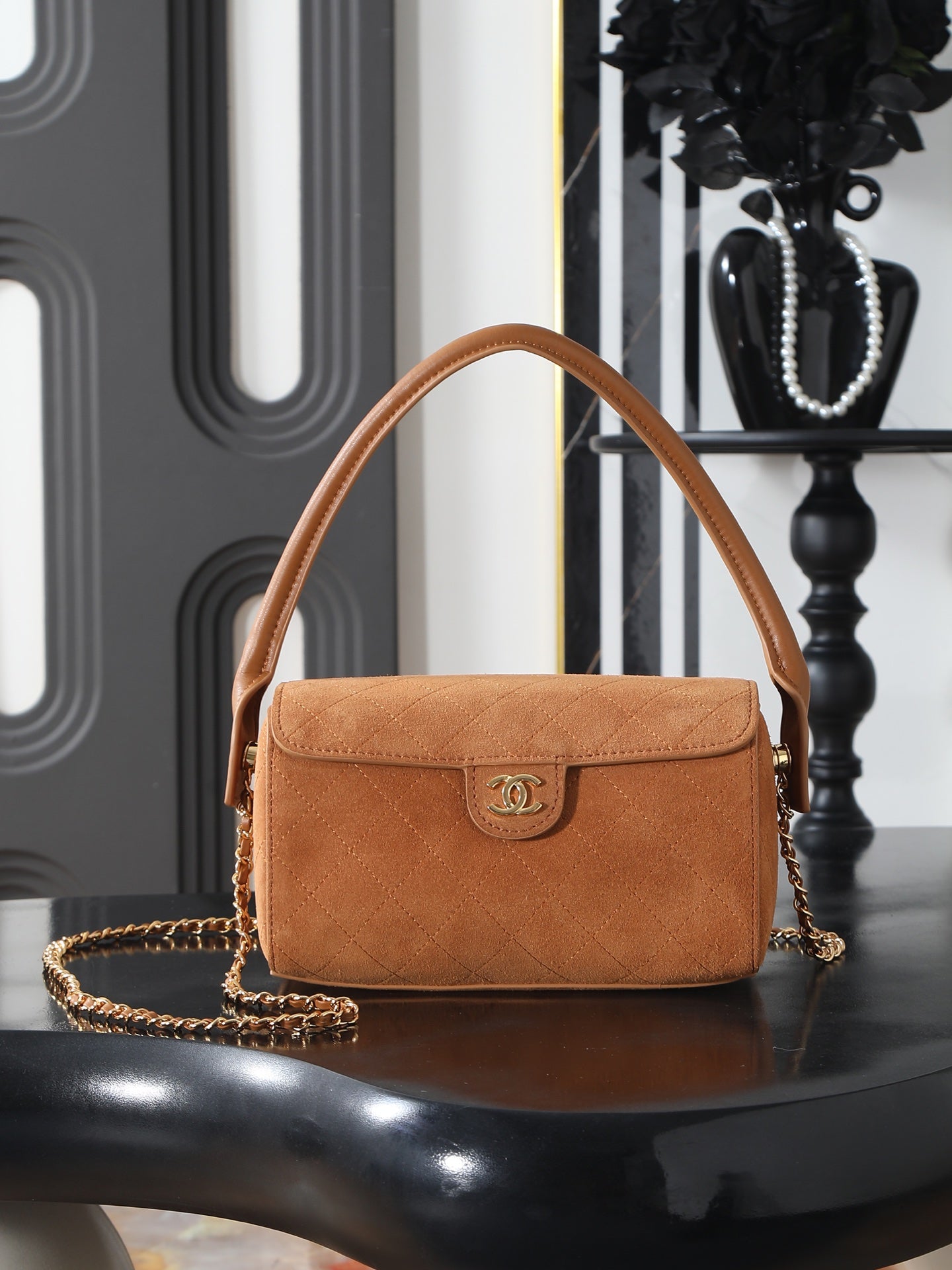 B1R76C22 Popular leather bag