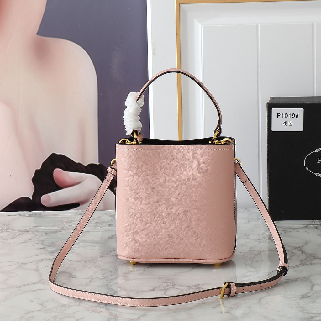 B1W35P102 Popular  leather bag