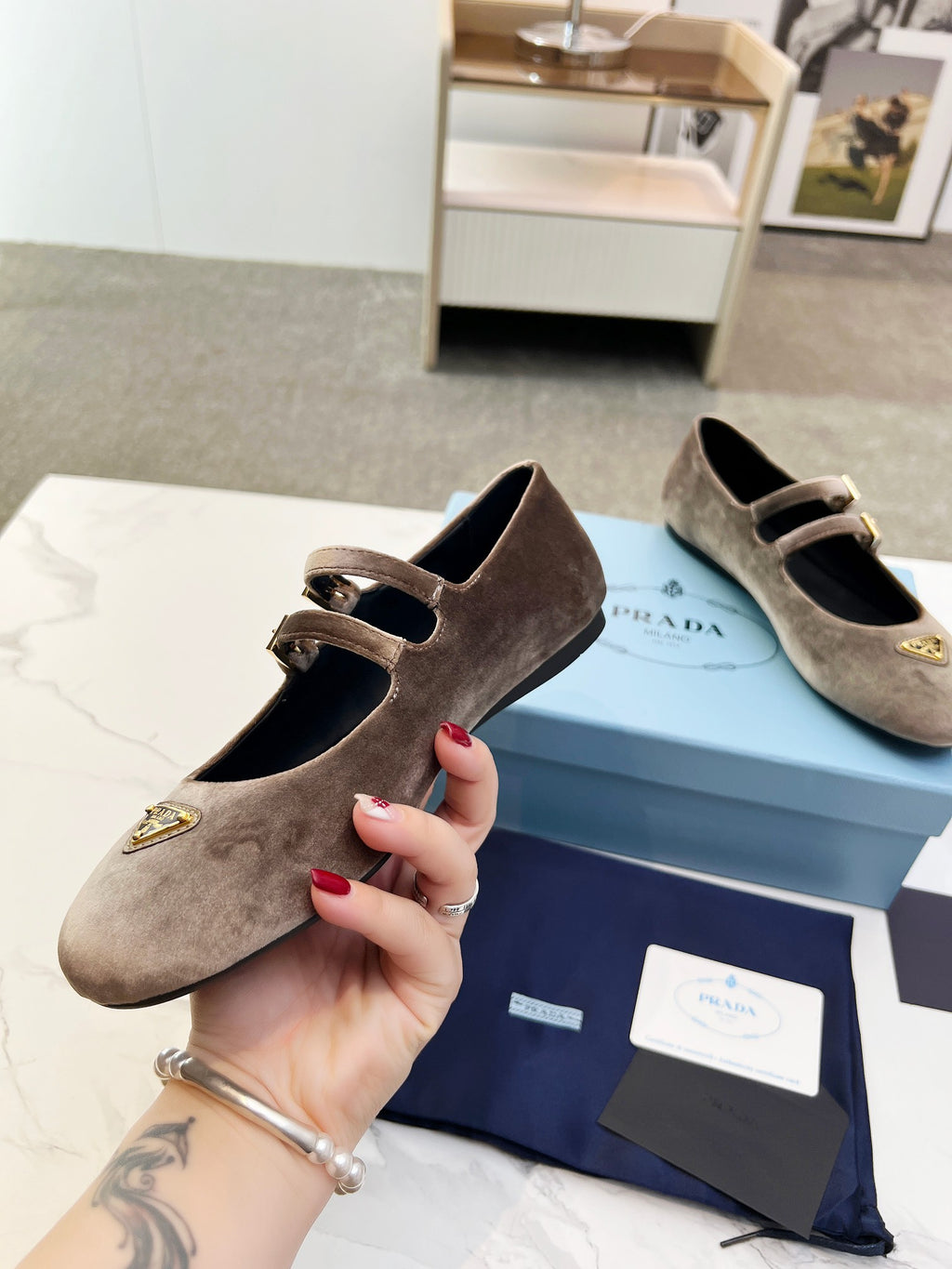 Z2Q105P404 Popular high-quality Shoes