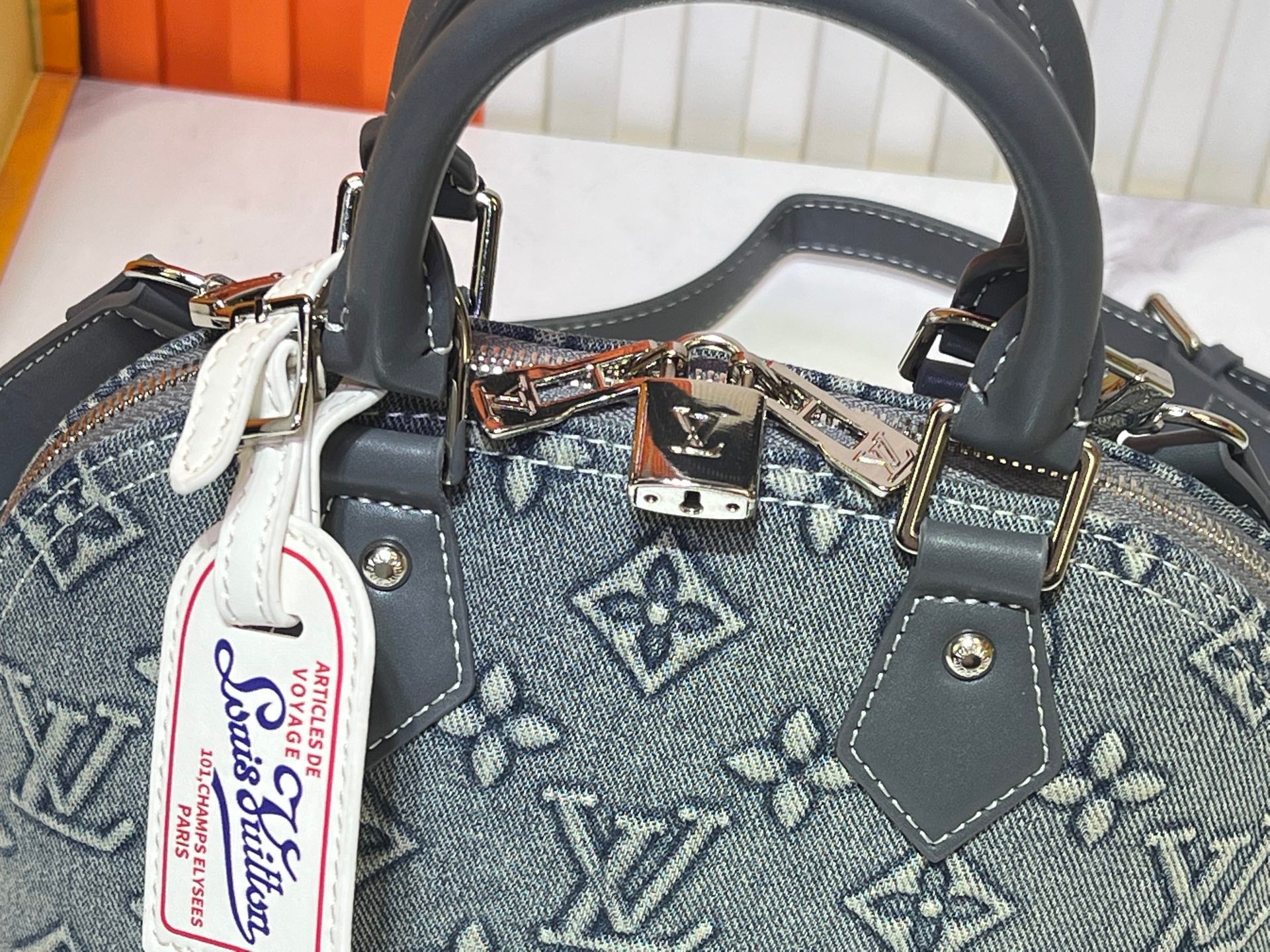 B1P46E105 Popular denim materials bag