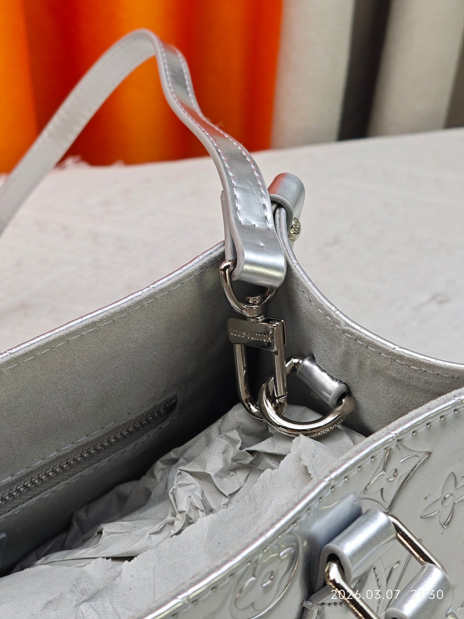 B1P36E34 Popular leather bag
