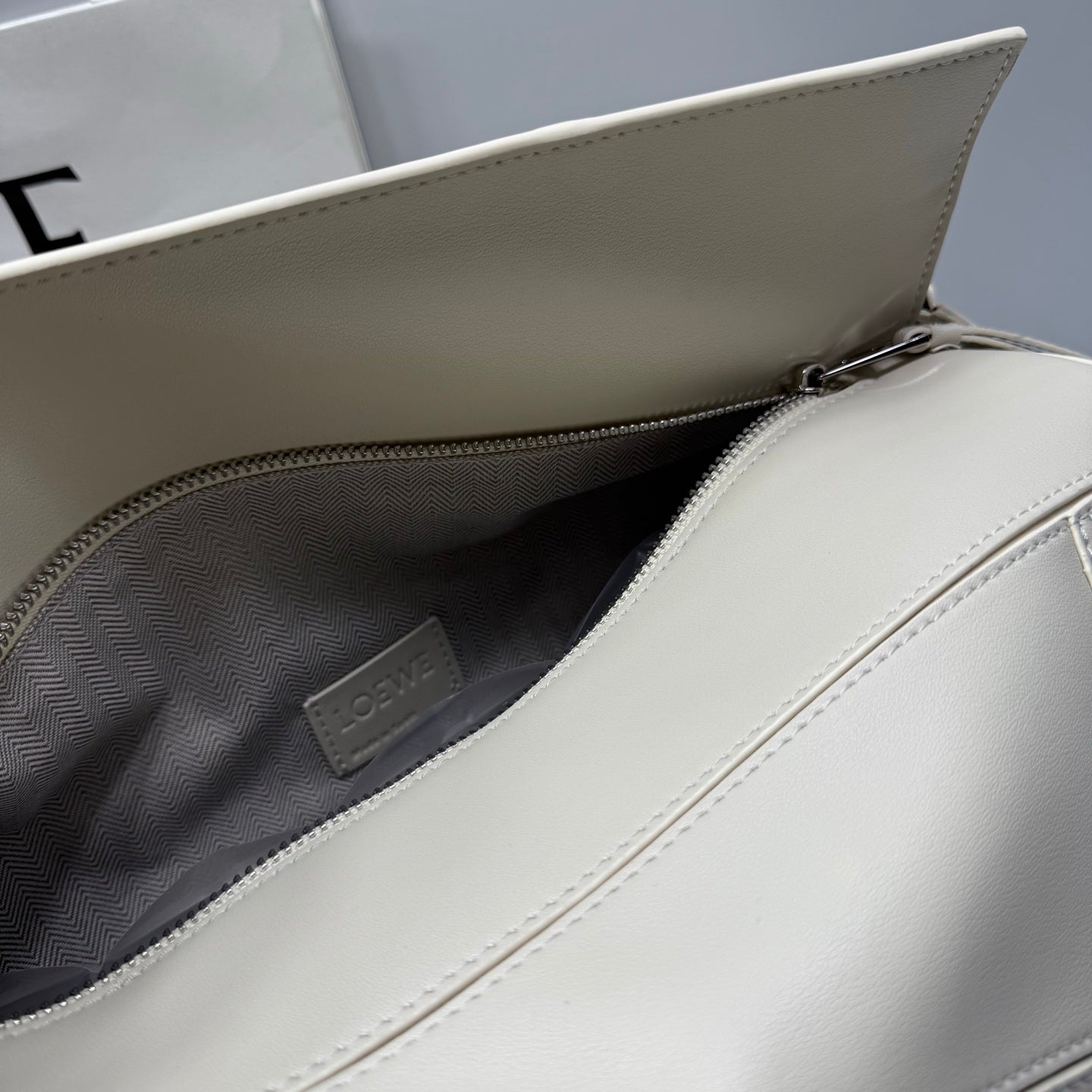B1R46A12 Popular leather bag