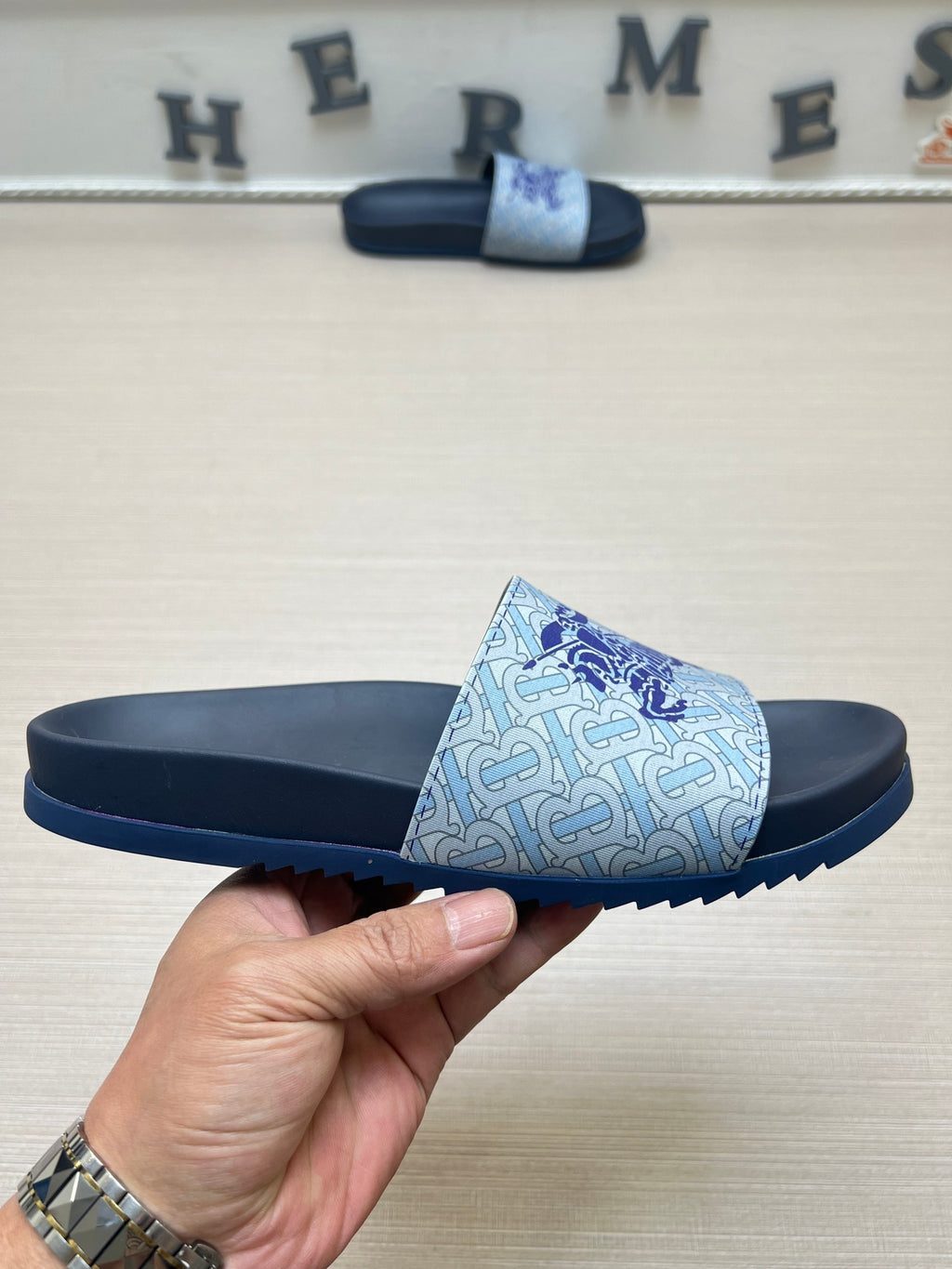 Z5ZR119 Popular slippers
