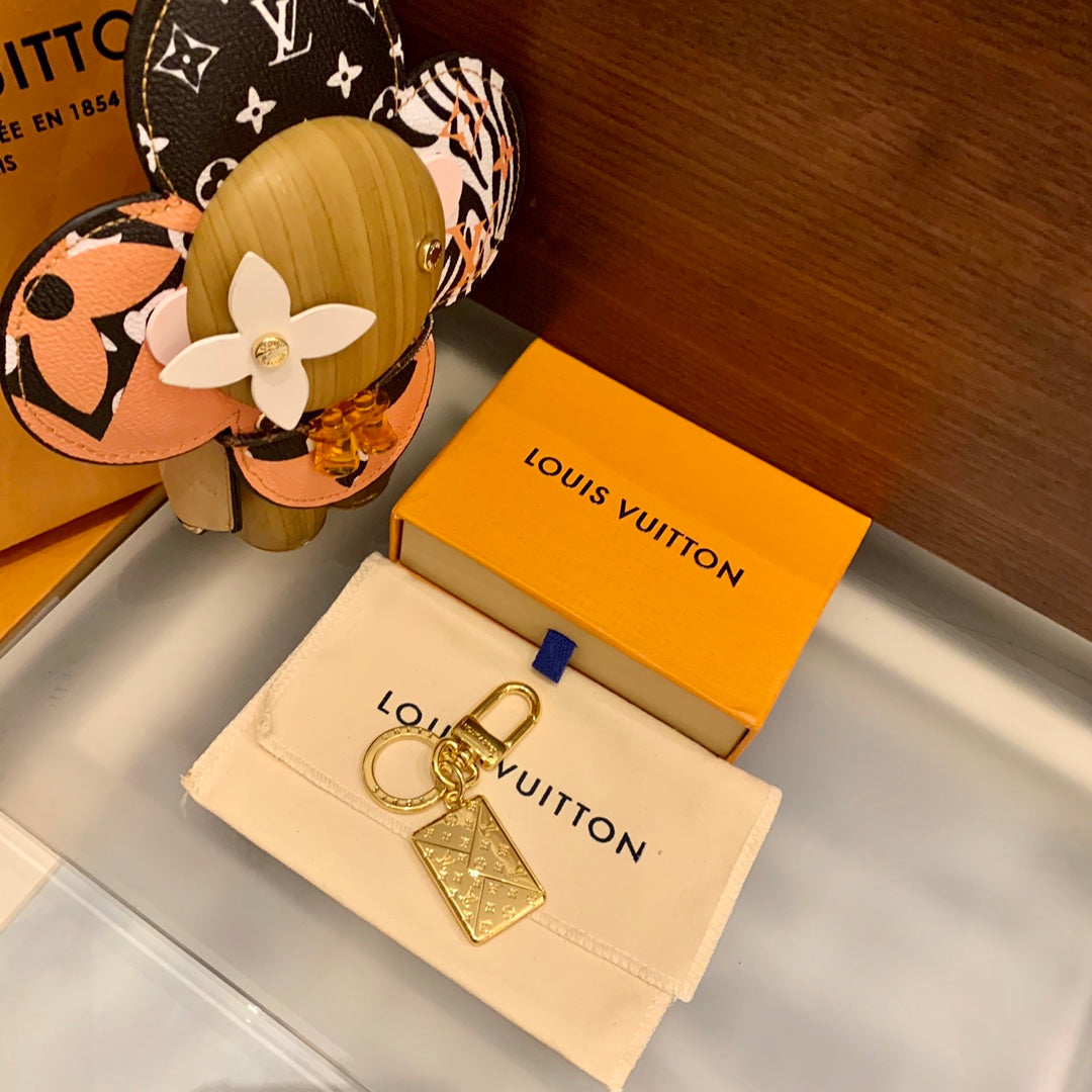 A1Q105E18 Popular bag 's charms accessories