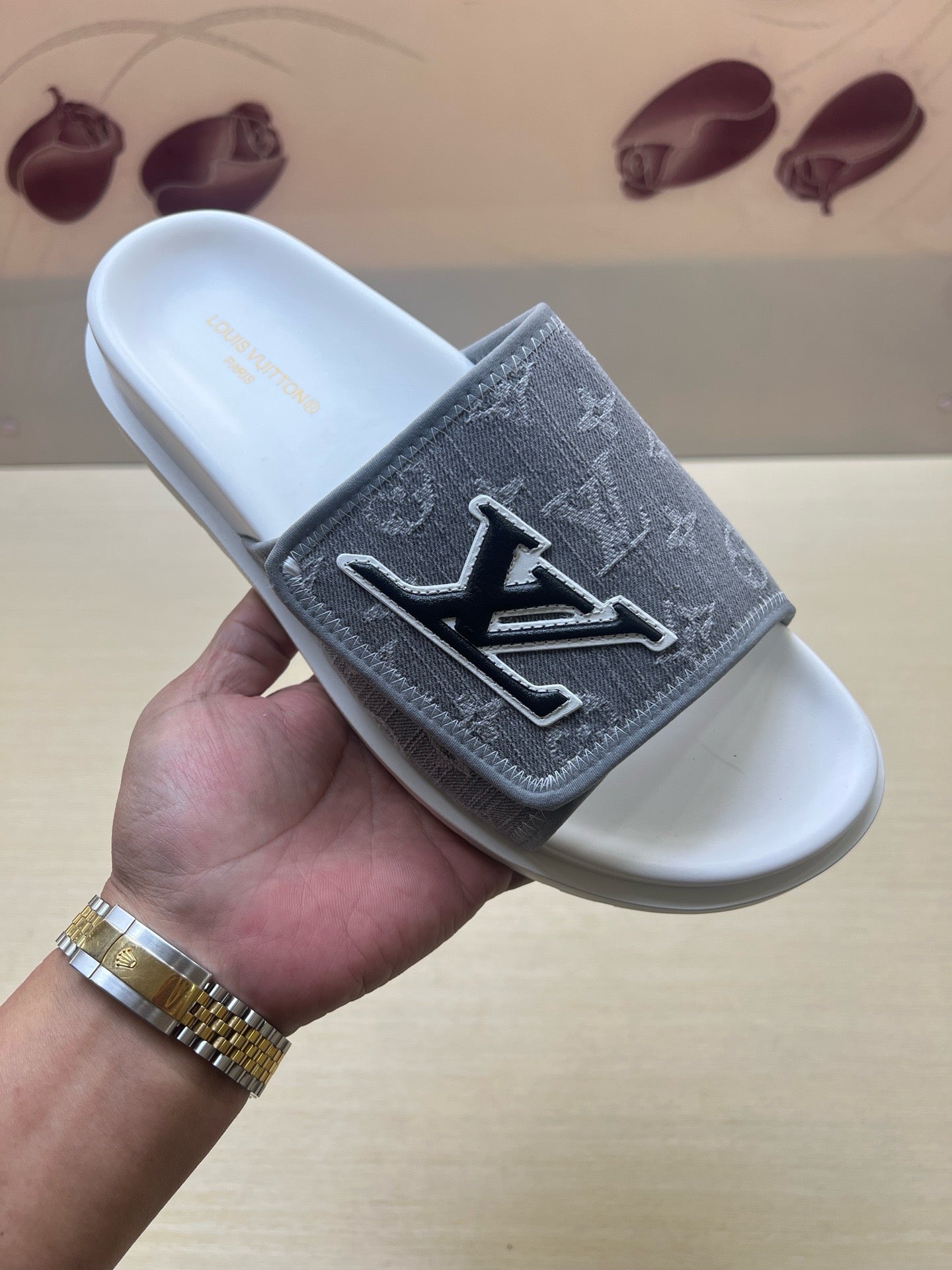 Z5R66E21 Popular  Slippers
