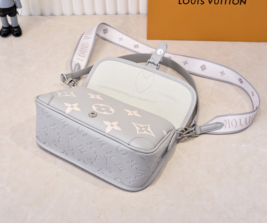 B1P36E42 Popular leather bag