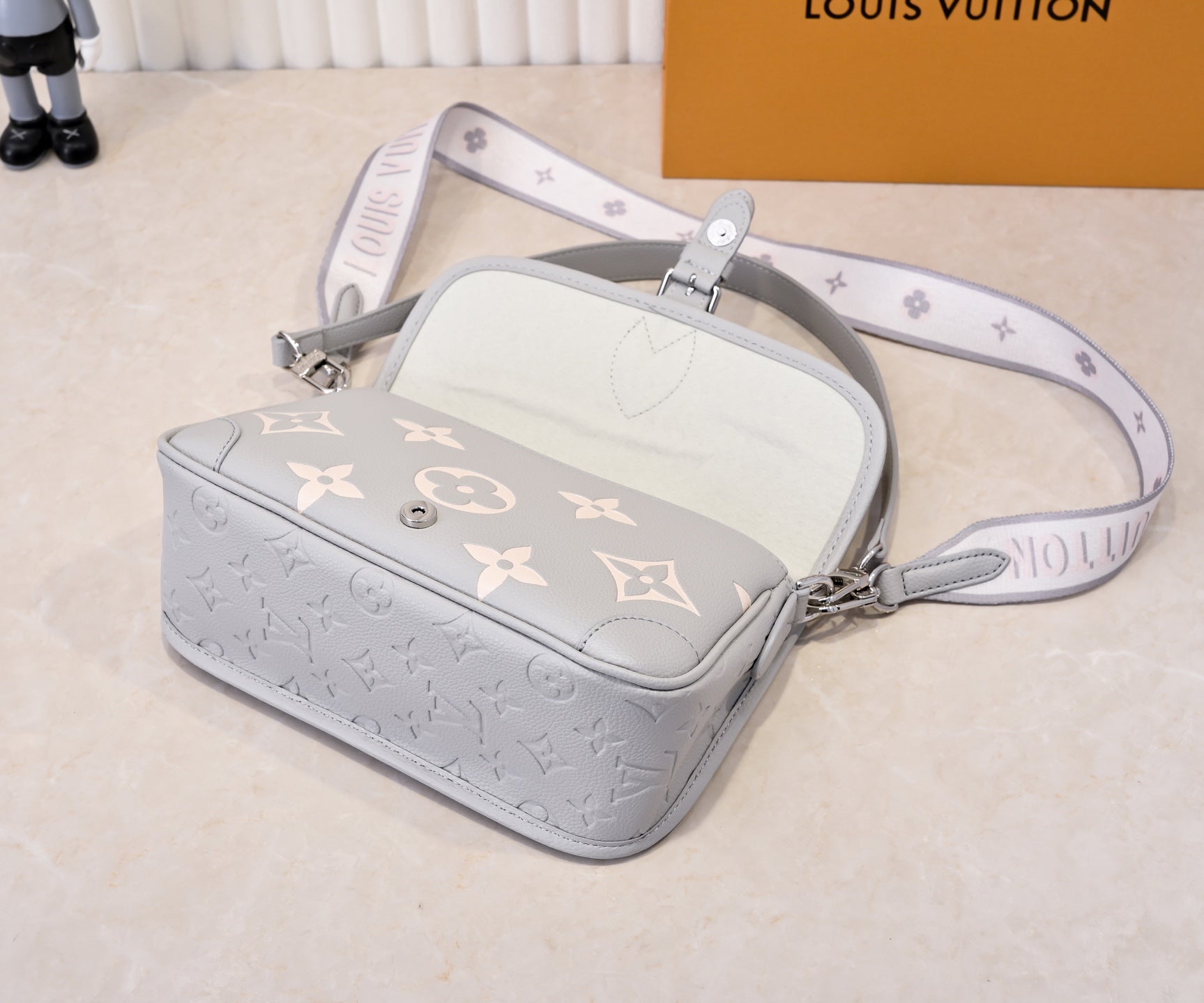 B1P36E42 Popular leather bag