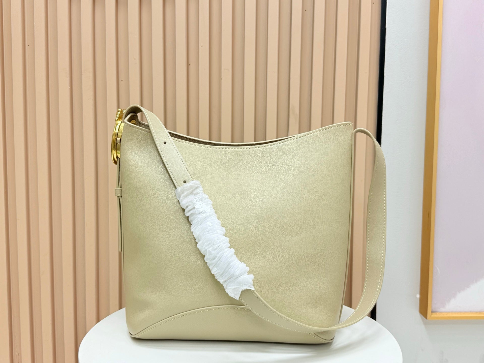 B1R76D45 Popular leather bag