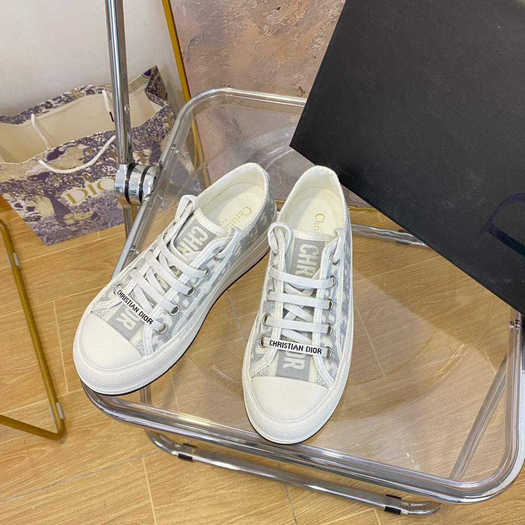 Z1XD67 Popular shoes