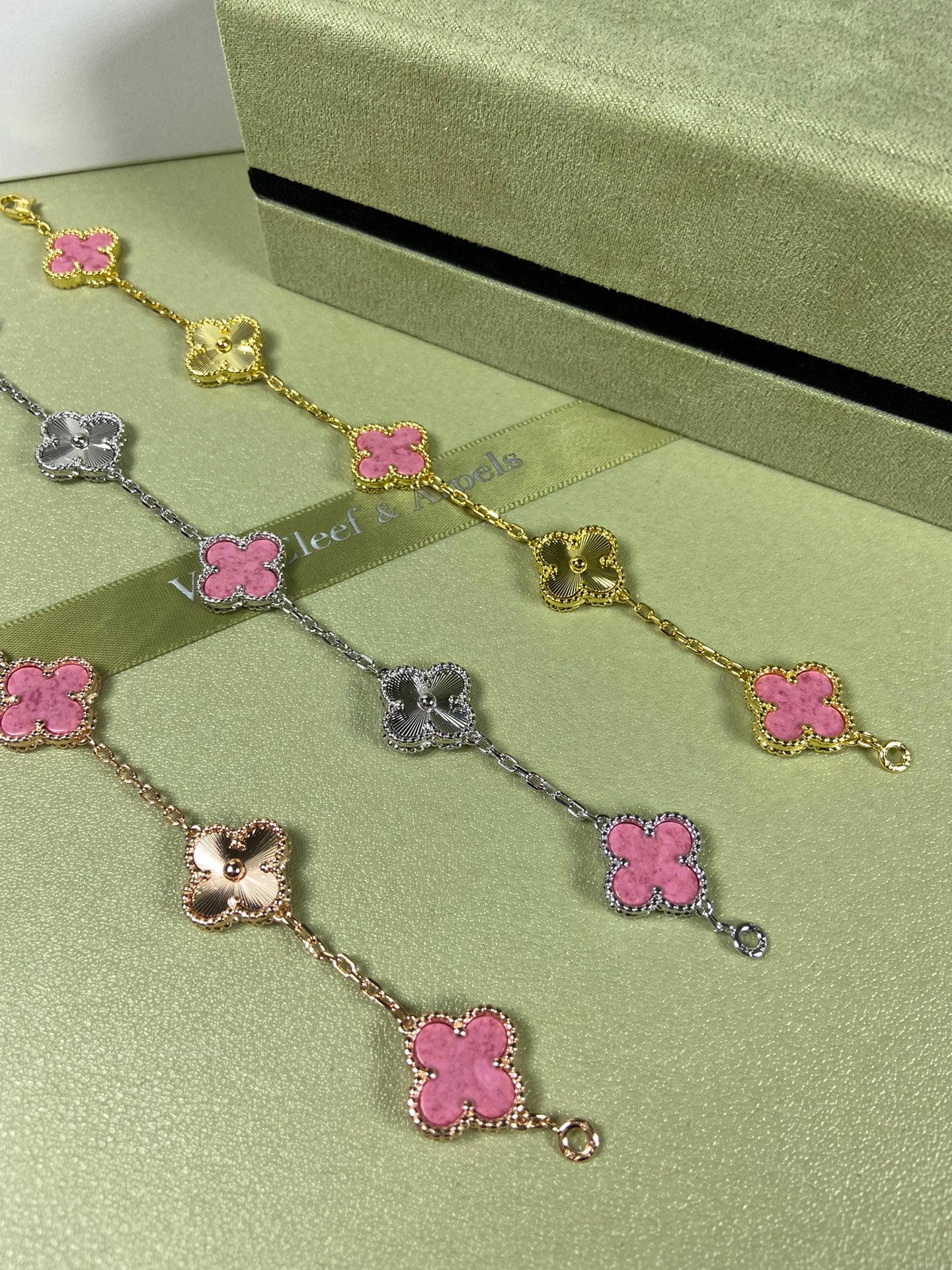X5X94VA181K  Popular bracelets  5 flowers normal size1.5cm flower