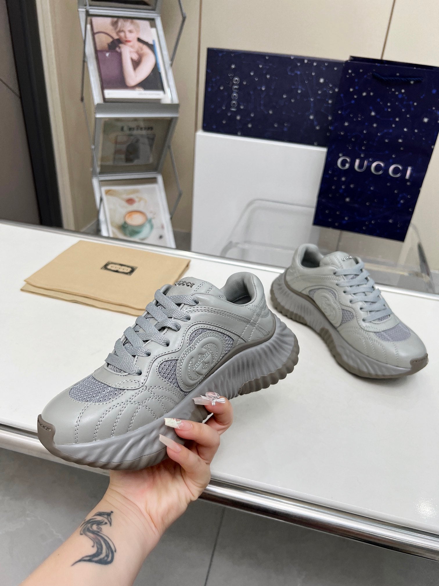 Z2Q95B172  Popular high-quality Shoes