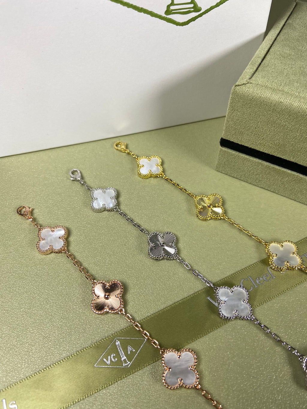 X5X94VA181K  Popular bracelets  5 flowers normal size1.5cm flower