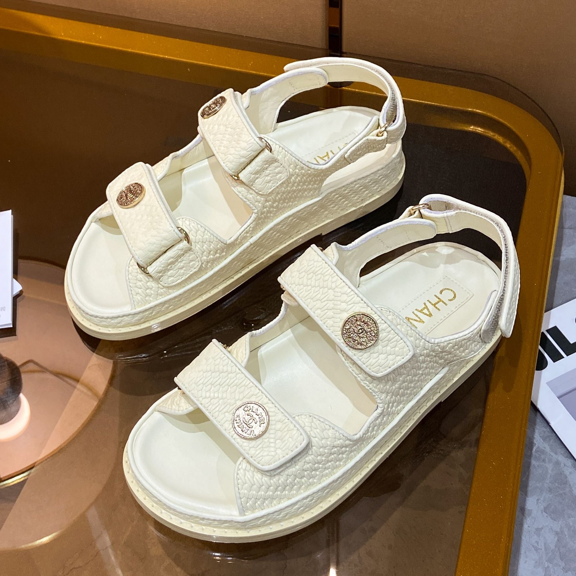 Z2Q55C49 Popular leather shoes